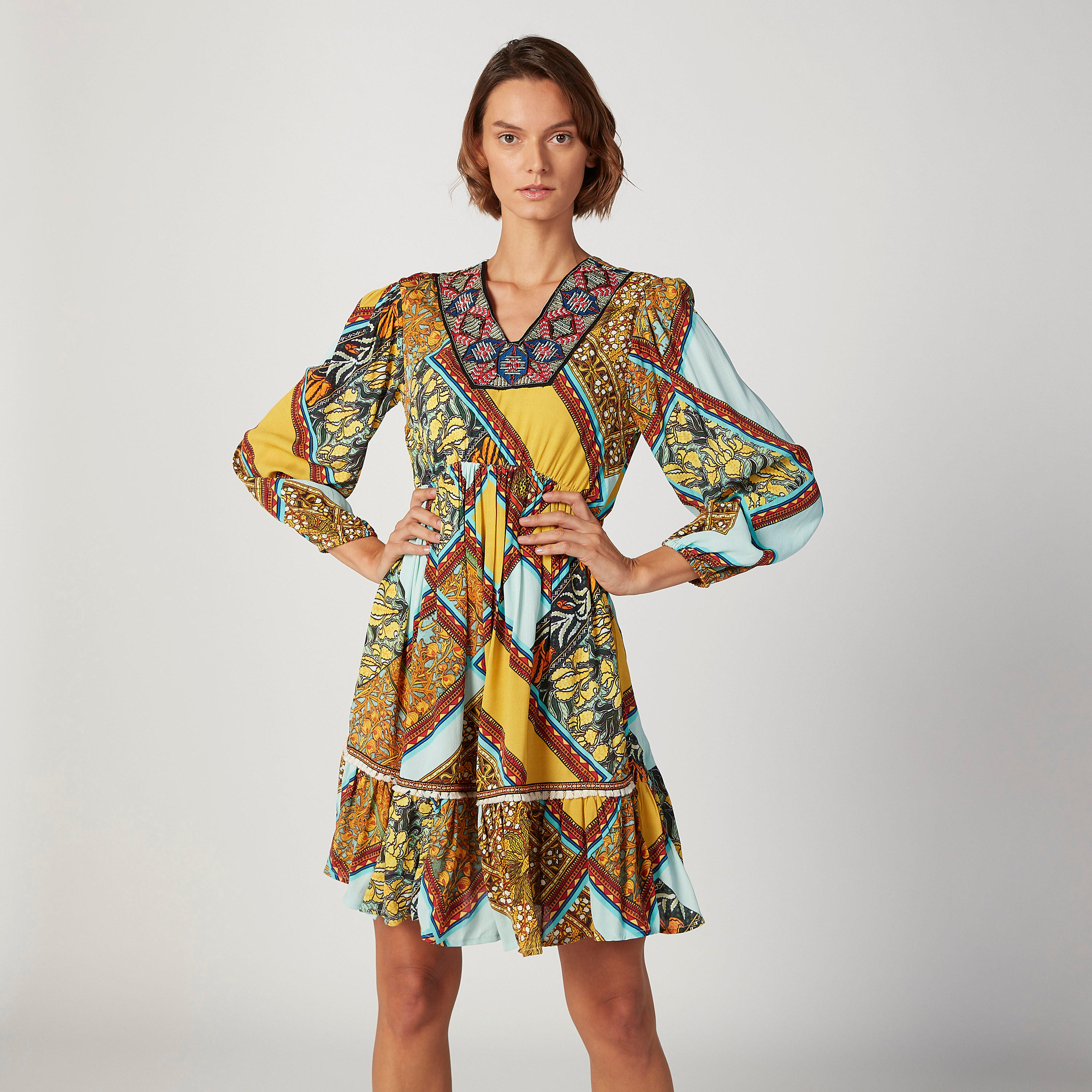 فستان قصير ايه لاين بياقة V وأكمام طويلة وطبعات من آيكونيك-women-clothing-dresses-image-1