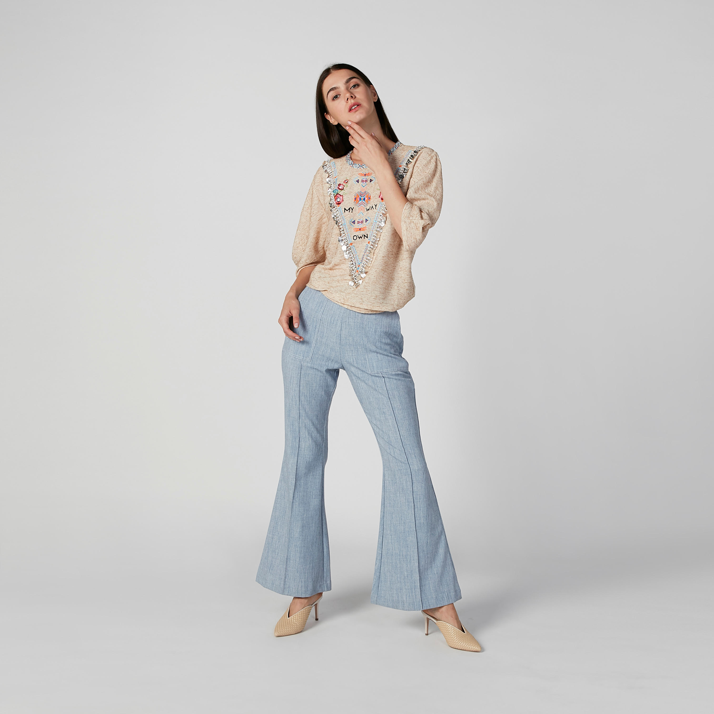 بلوزة مزيّنة بياقة مستديرة وأكمام 3/4 من آيكونيك-women-clothing-shirtsandblouses-blouses-image-2