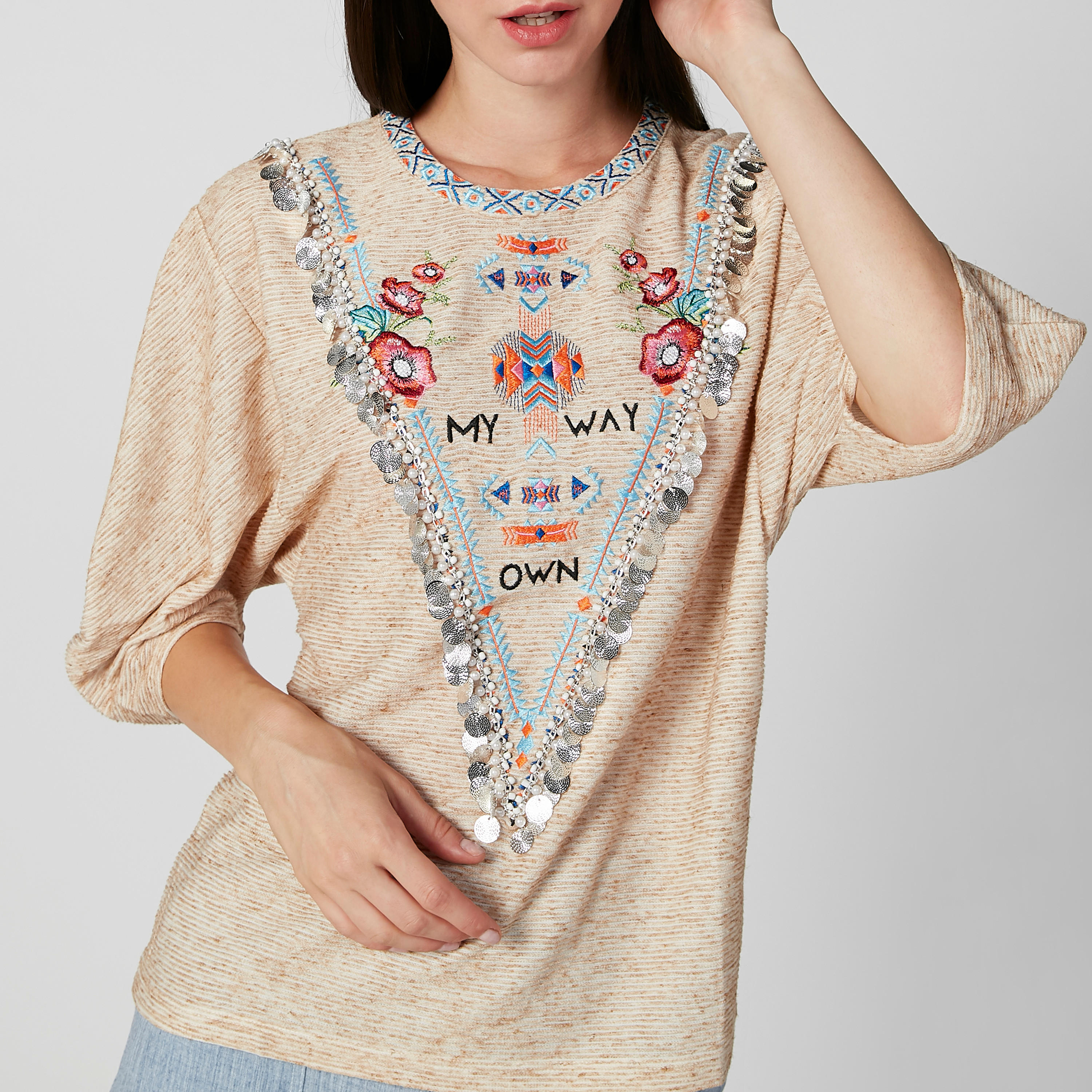 بلوزة مزيّنة بياقة مستديرة وأكمام 3/4 من آيكونيك-women-clothing-shirtsandblouses-blouses-image-3