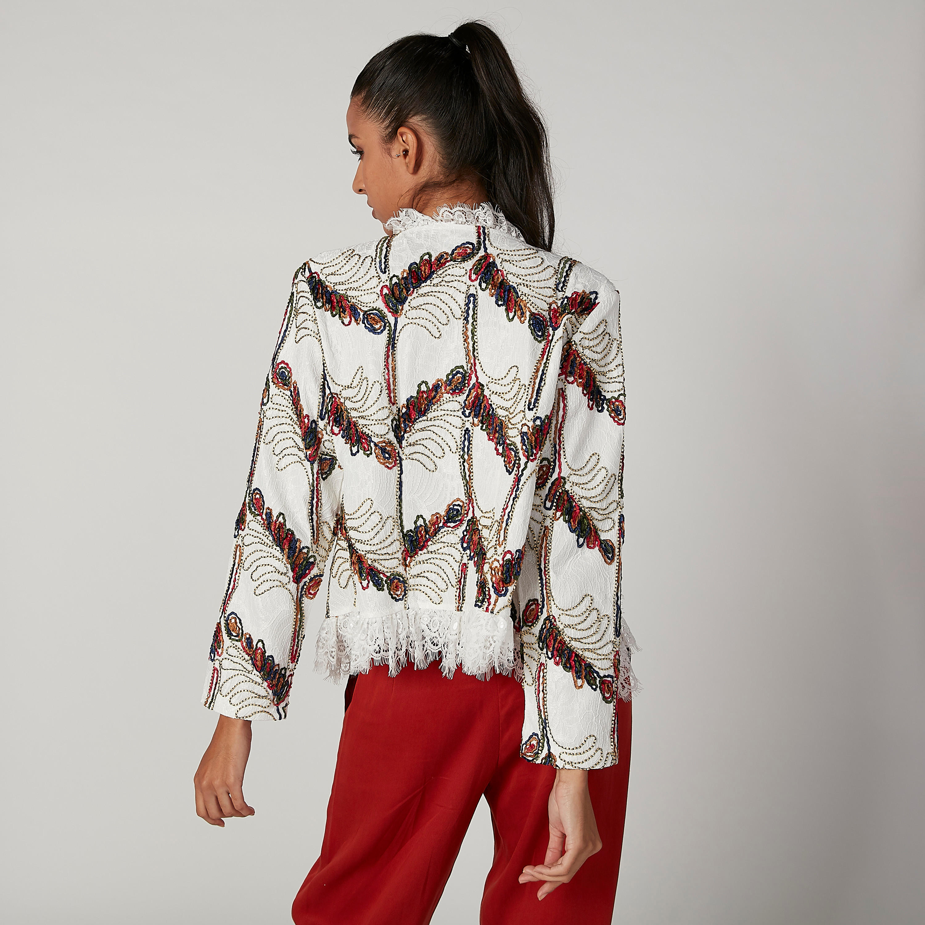 جاكيت بارز الملمس بأكمام طويلة وتفاصيل دانتيل من آيكونيك-women-winterwear-coatsandjackets-jackets-image-3