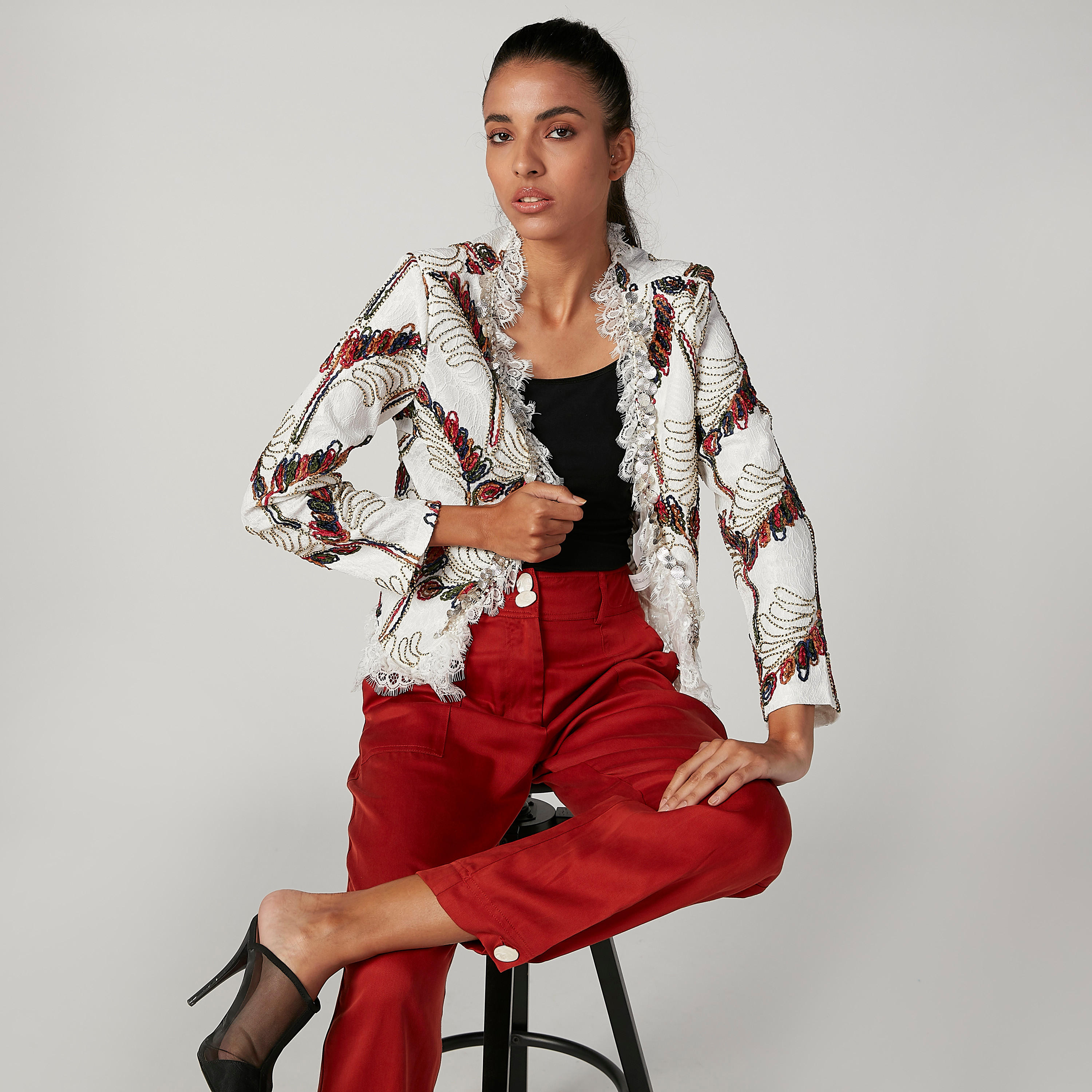 جاكيت بارز الملمس بأكمام طويلة وتفاصيل دانتيل من آيكونيك-women-winterwear-coatsandjackets-jackets-image-5