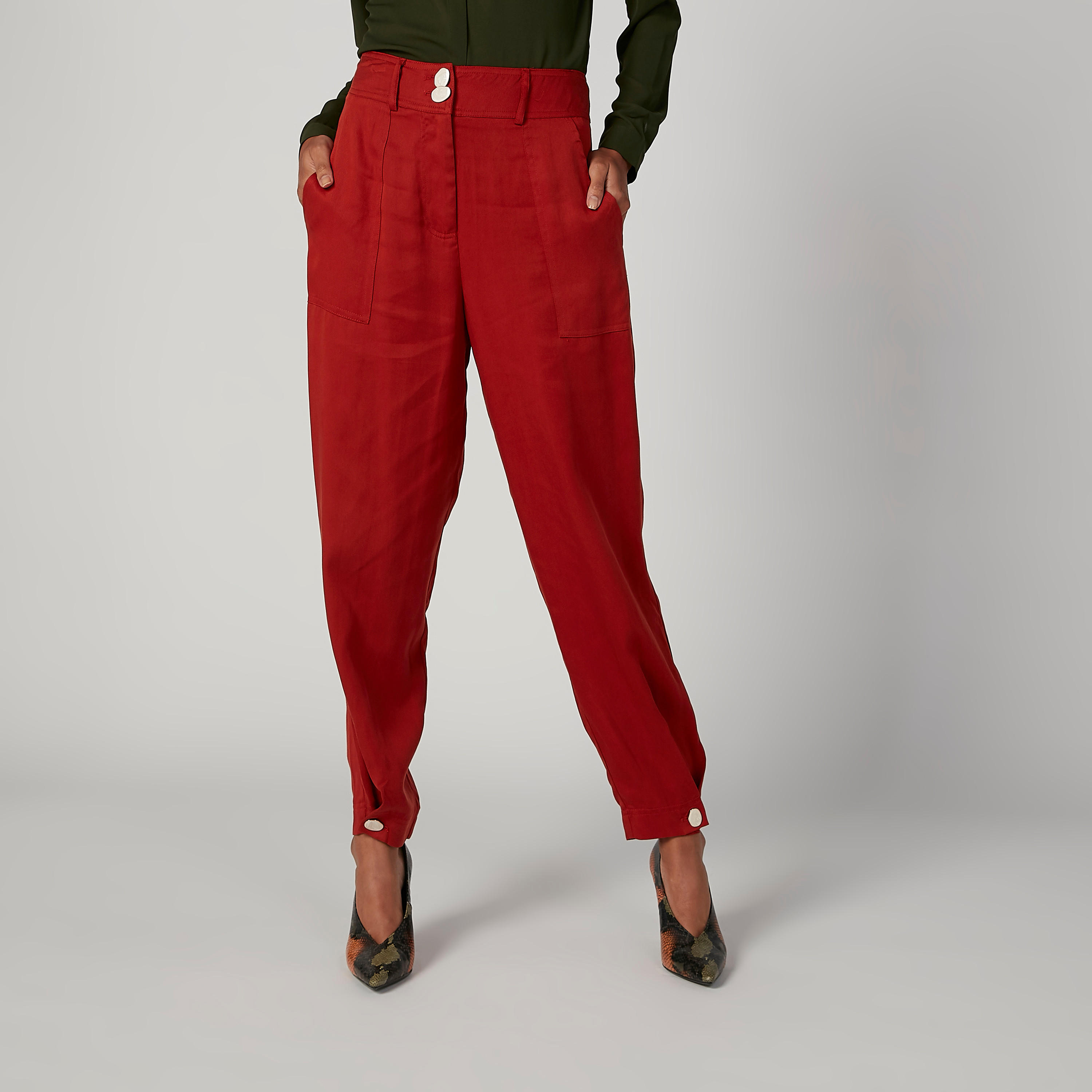 بنطلون سادة بقصّة جزرة وخصر مرتفع وجيوب من آيكونيك-women-clothing-bottoms-trousers-image-1