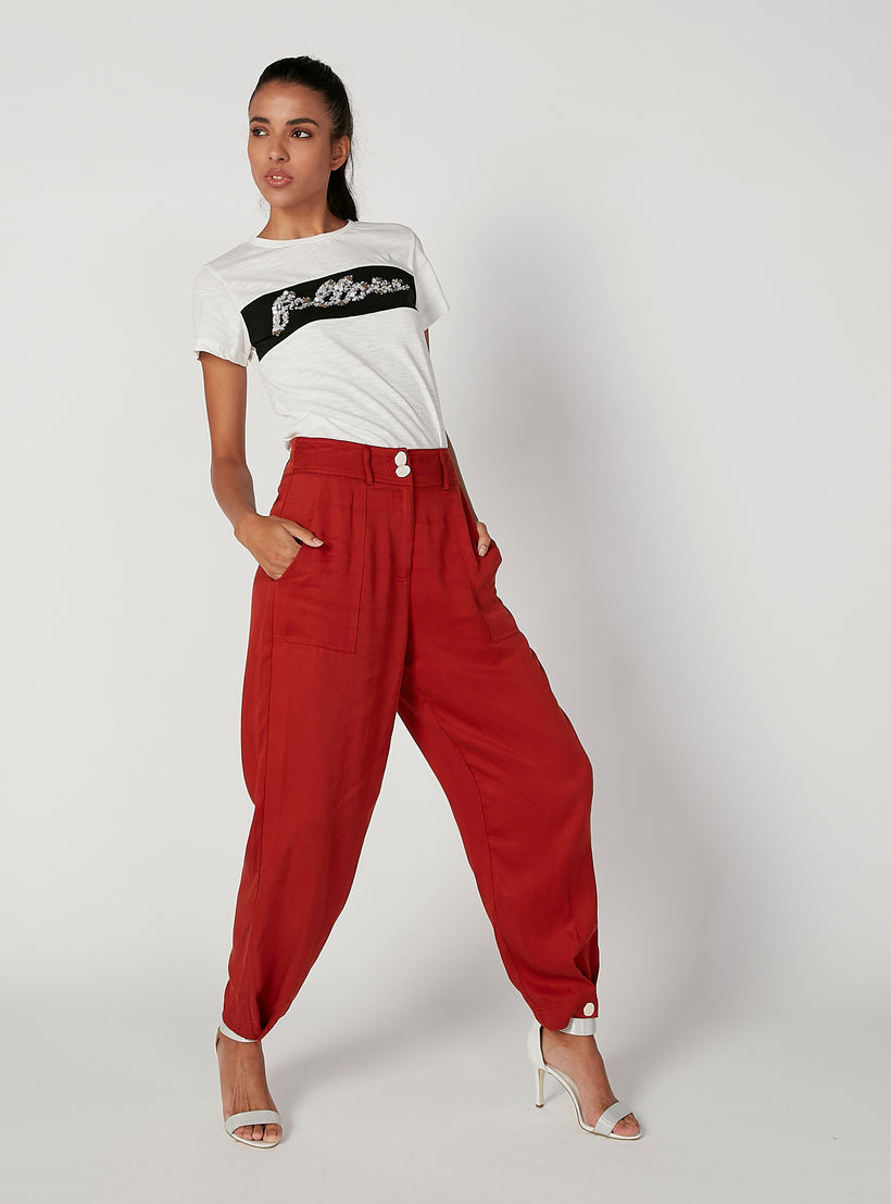 تيشيرت سليم مزيّن بياقة ضيّقة وأكمام قصيرة من آيكونيك-women-clothing-tshirts-image-2