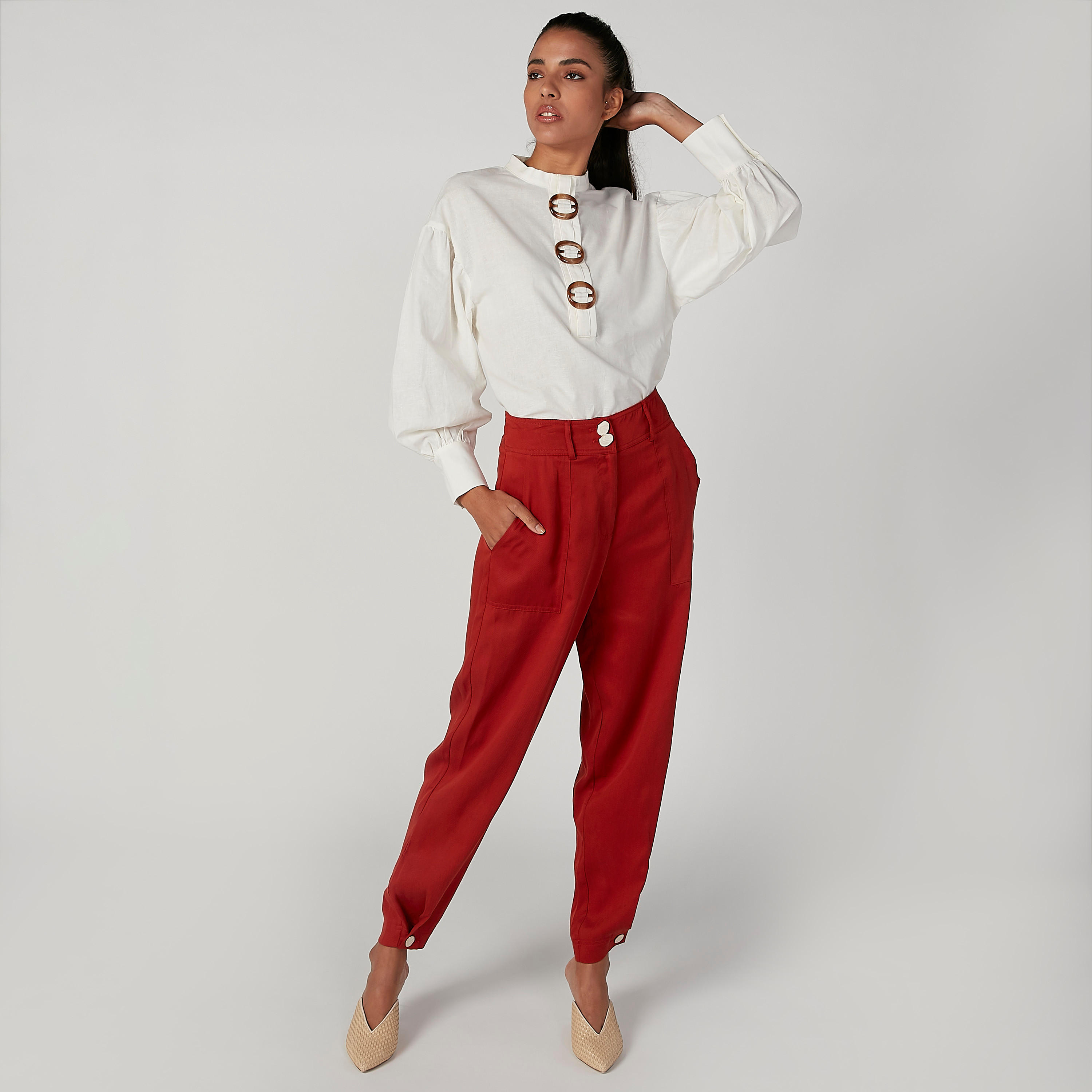 بلوزة بياقة هينلي وأكمام بيشوب وتزيينات من آيكونيك-women-clothing-shirtsandblouses-blouses-image-5