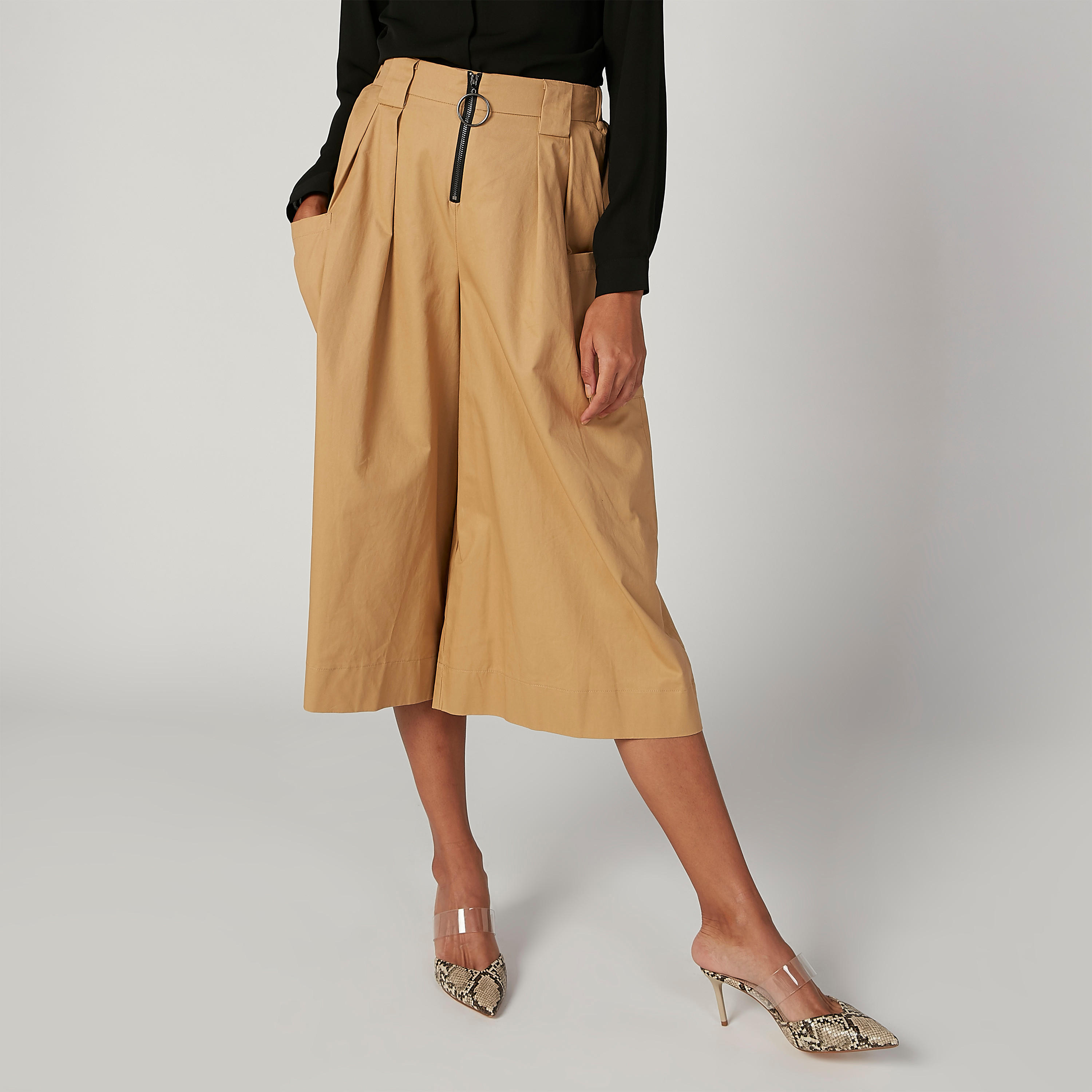 بنطلون واسع الساقين سادة بقصّة واسعة وخصر مرتفع وجيوب من آيكونيك-women-clothing-bottoms-trousers-image-1