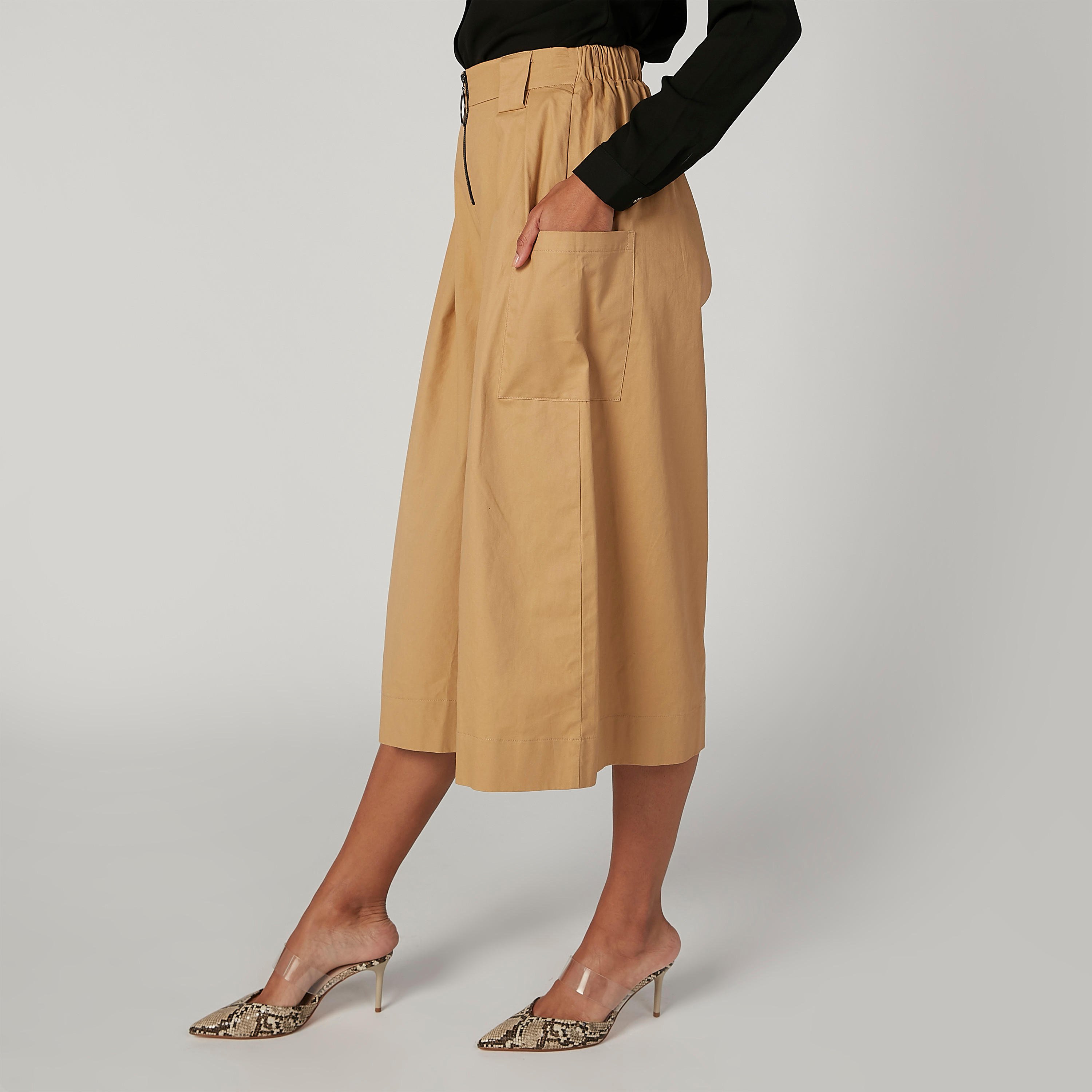بنطلون واسع الساقين سادة بقصّة واسعة وخصر مرتفع وجيوب من آيكونيك-women-clothing-bottoms-trousers-image-4