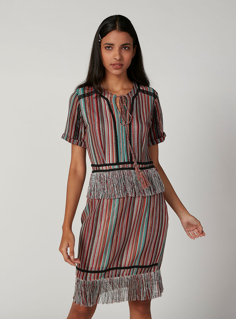 فستان ميدي إيه لاين بارز الملمس بأربطة وشراشيب من آيكونيك-women-clothing-dresses-image-1