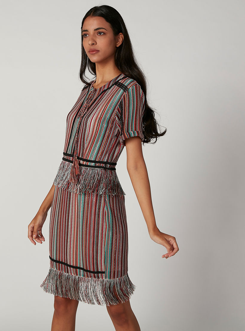فستان ميدي إيه لاين بارز الملمس بأربطة وشراشيب من آيكونيك-women-clothing-dresses-image-4