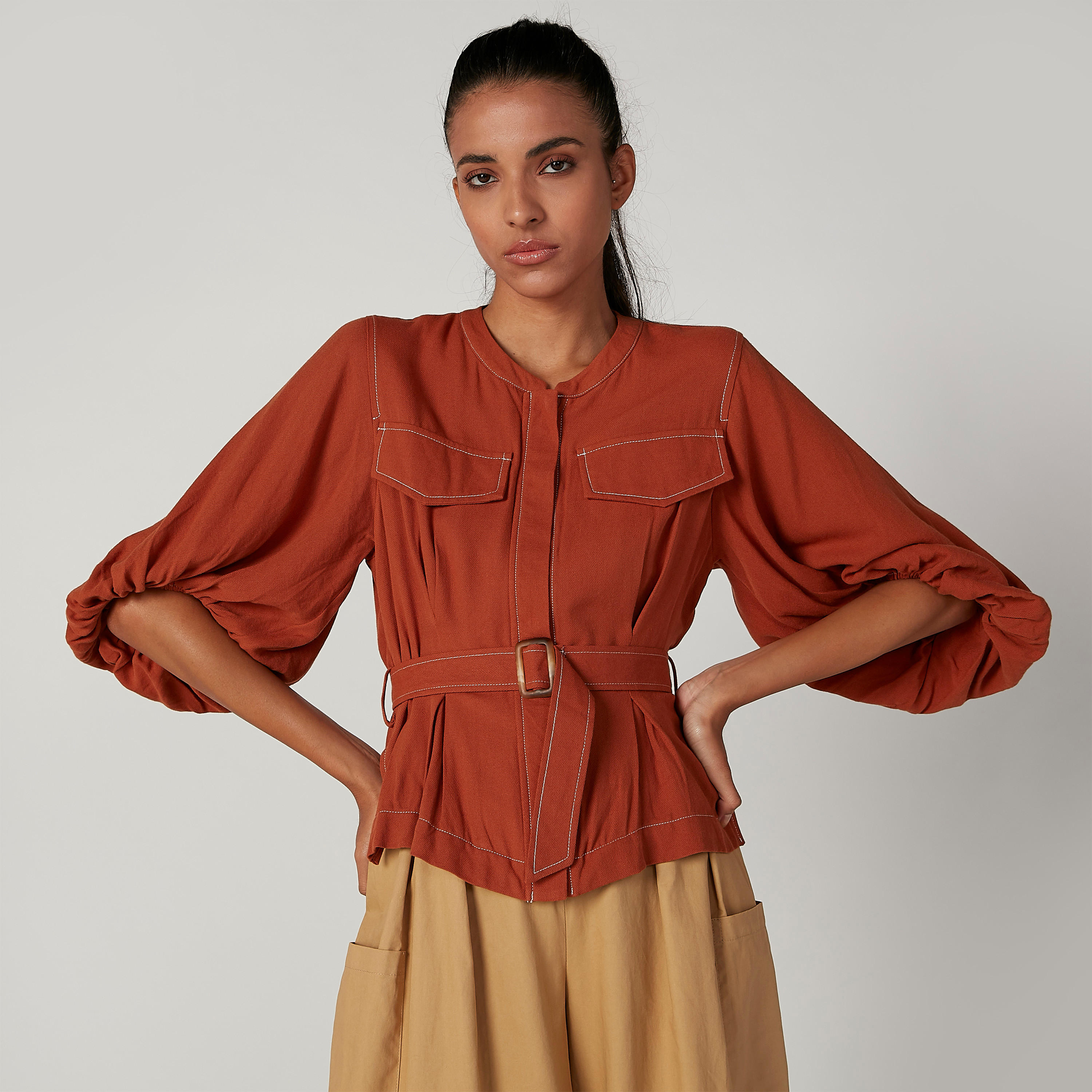 بلوزة سكيني سادة بياقة ماندارين مع حزام من آيكونيك-women-clothing-shirtsandblouses-blouses-image-1