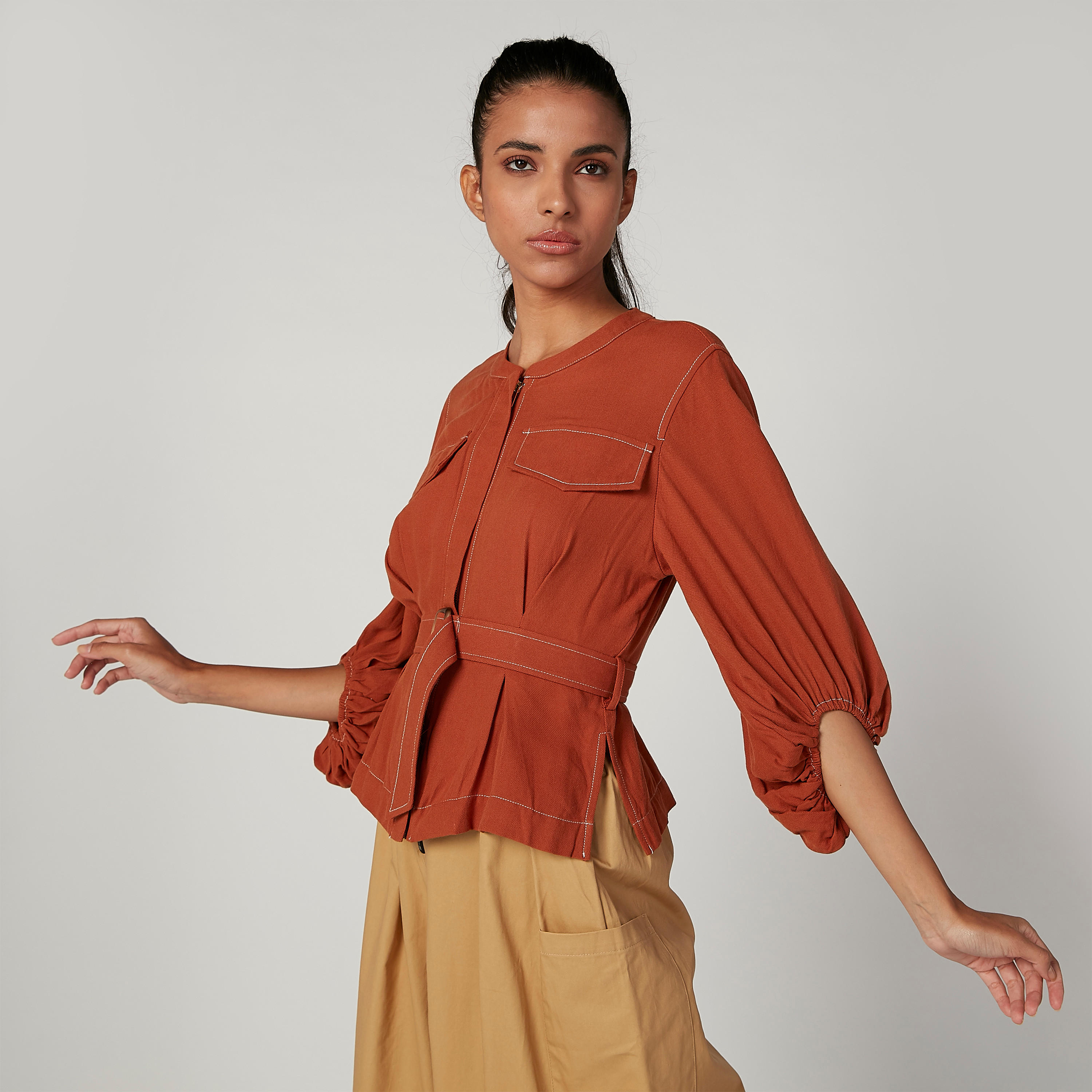 بلوزة سكيني سادة بياقة ماندارين مع حزام من آيكونيك-women-clothing-shirtsandblouses-blouses-image-5