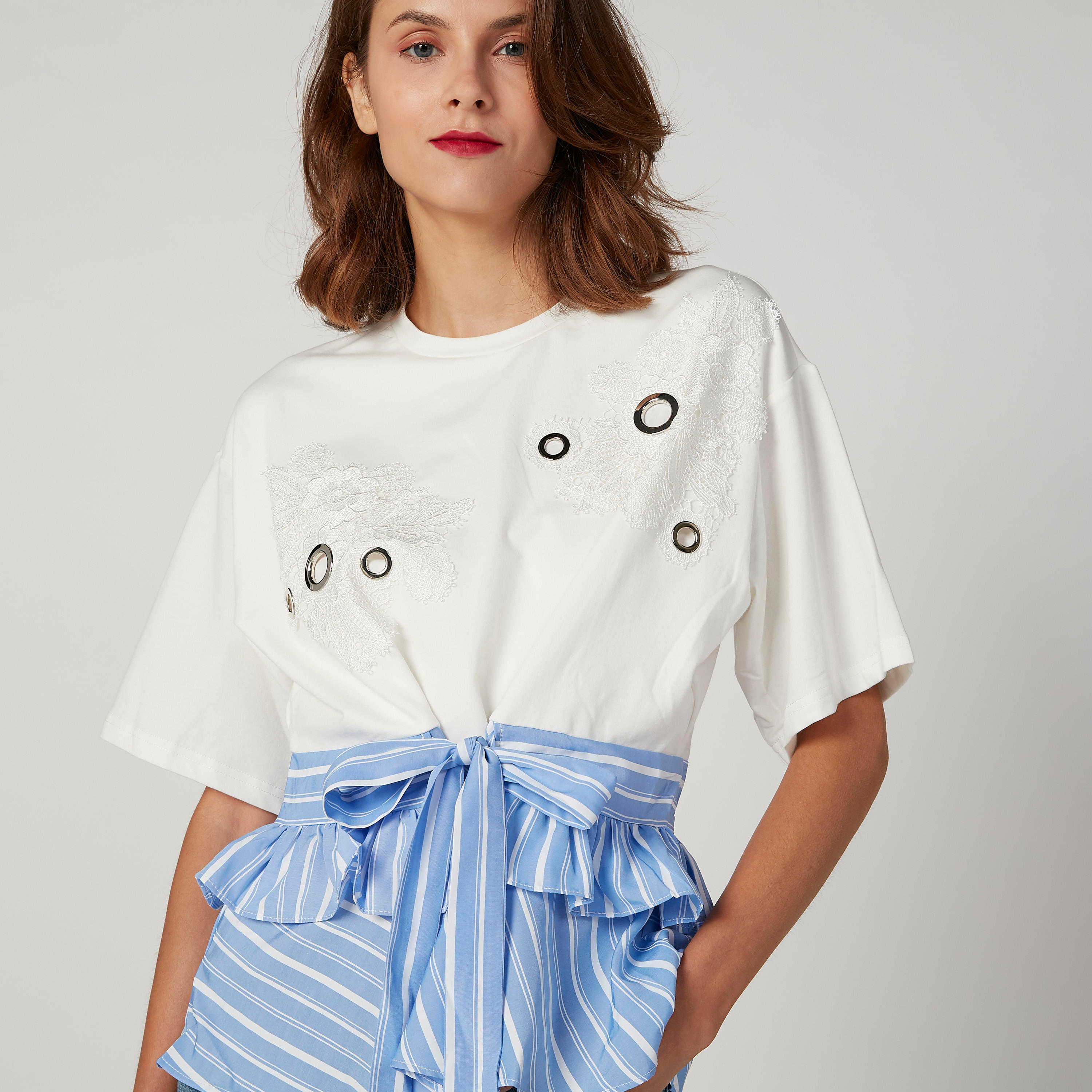 بلوزة مقلّمة بأكمام قصيرة وعقدة من آيكونيك-women-clothing-shirtsandblouses-blouses-image-2