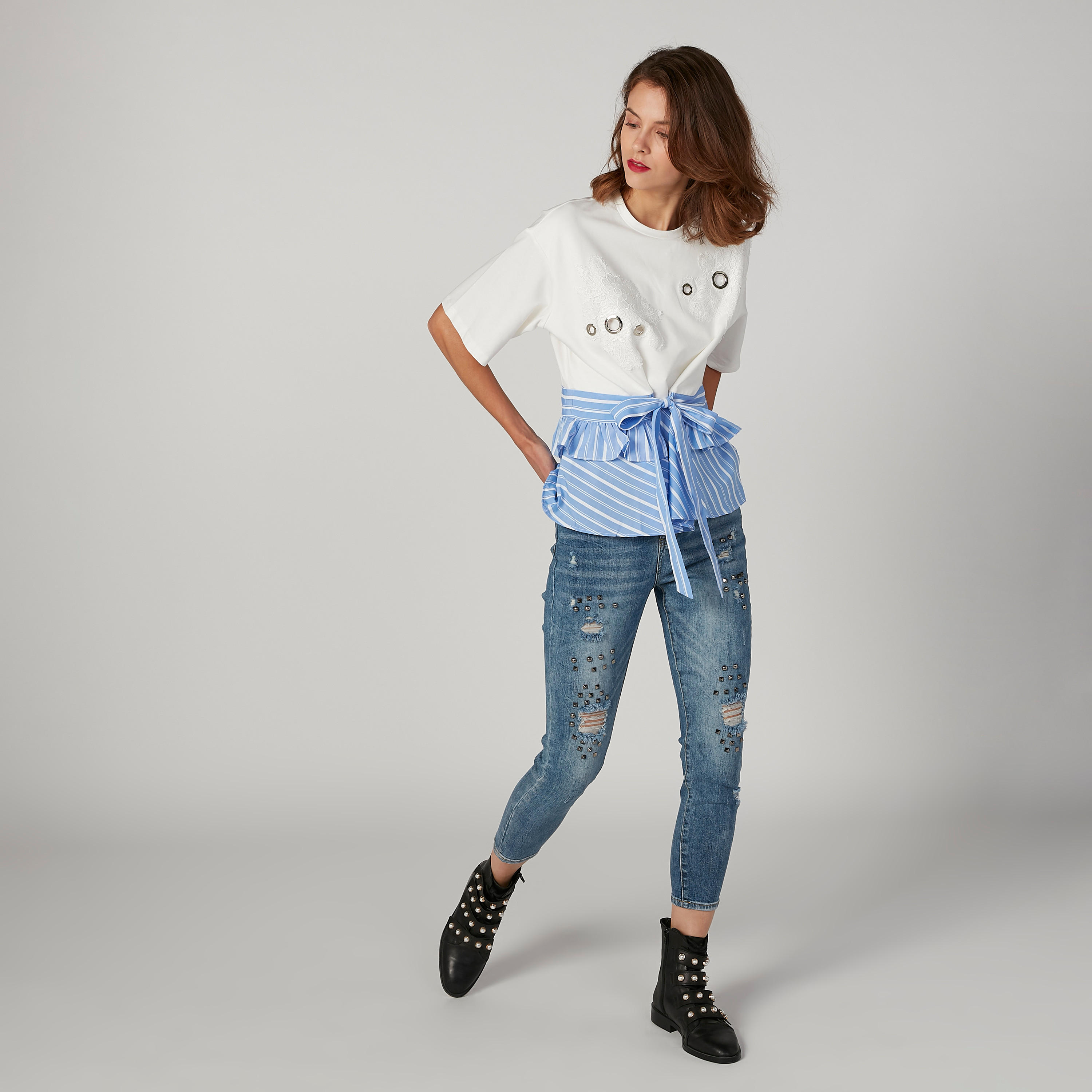 بلوزة مقلّمة بأكمام قصيرة وعقدة من آيكونيك-women-clothing-shirtsandblouses-blouses-image-5