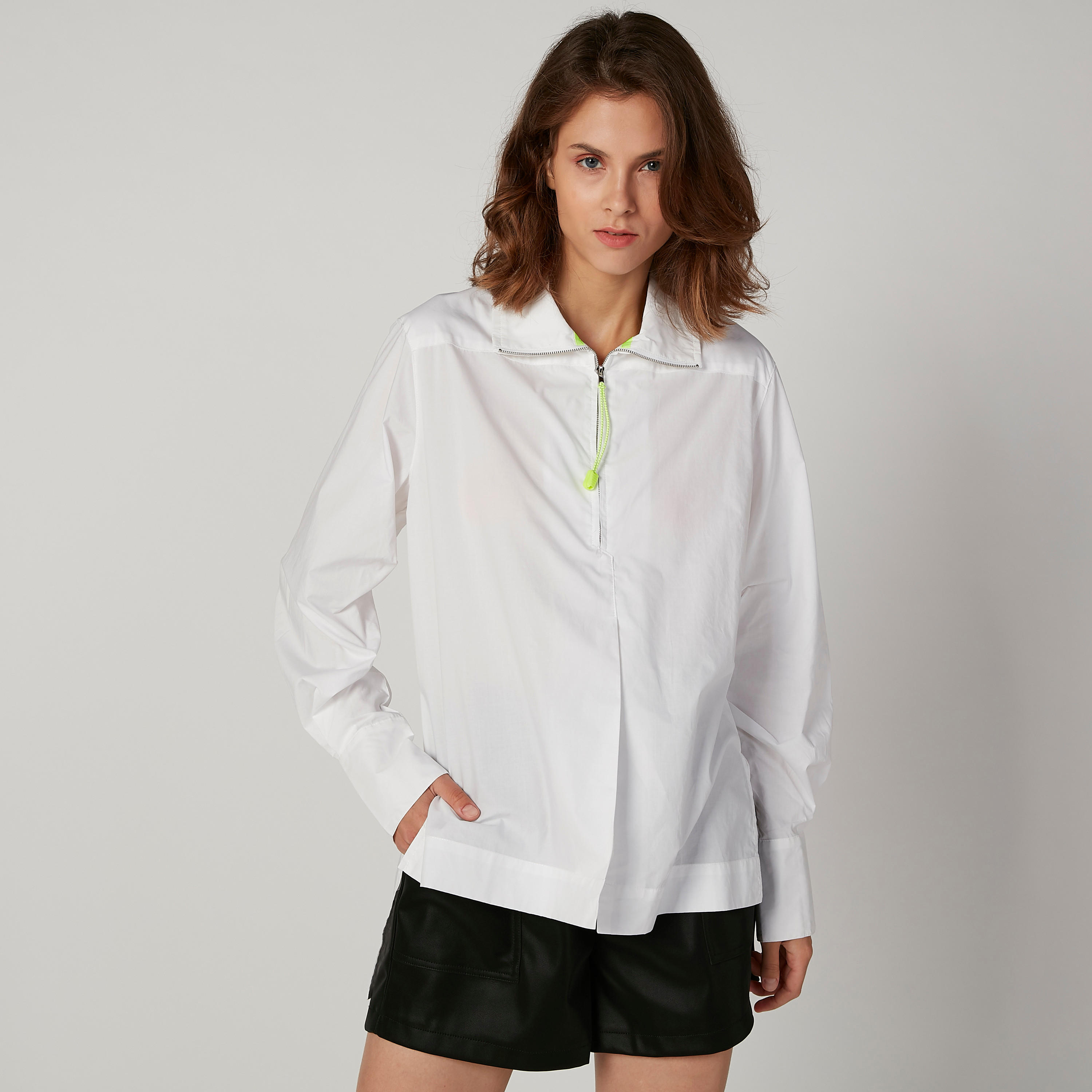 بلوزة سليم سادة بأكمام طويلة وسحّاب من آيكونيك-women-clothing-shirtsandblouses-blouses-image-1