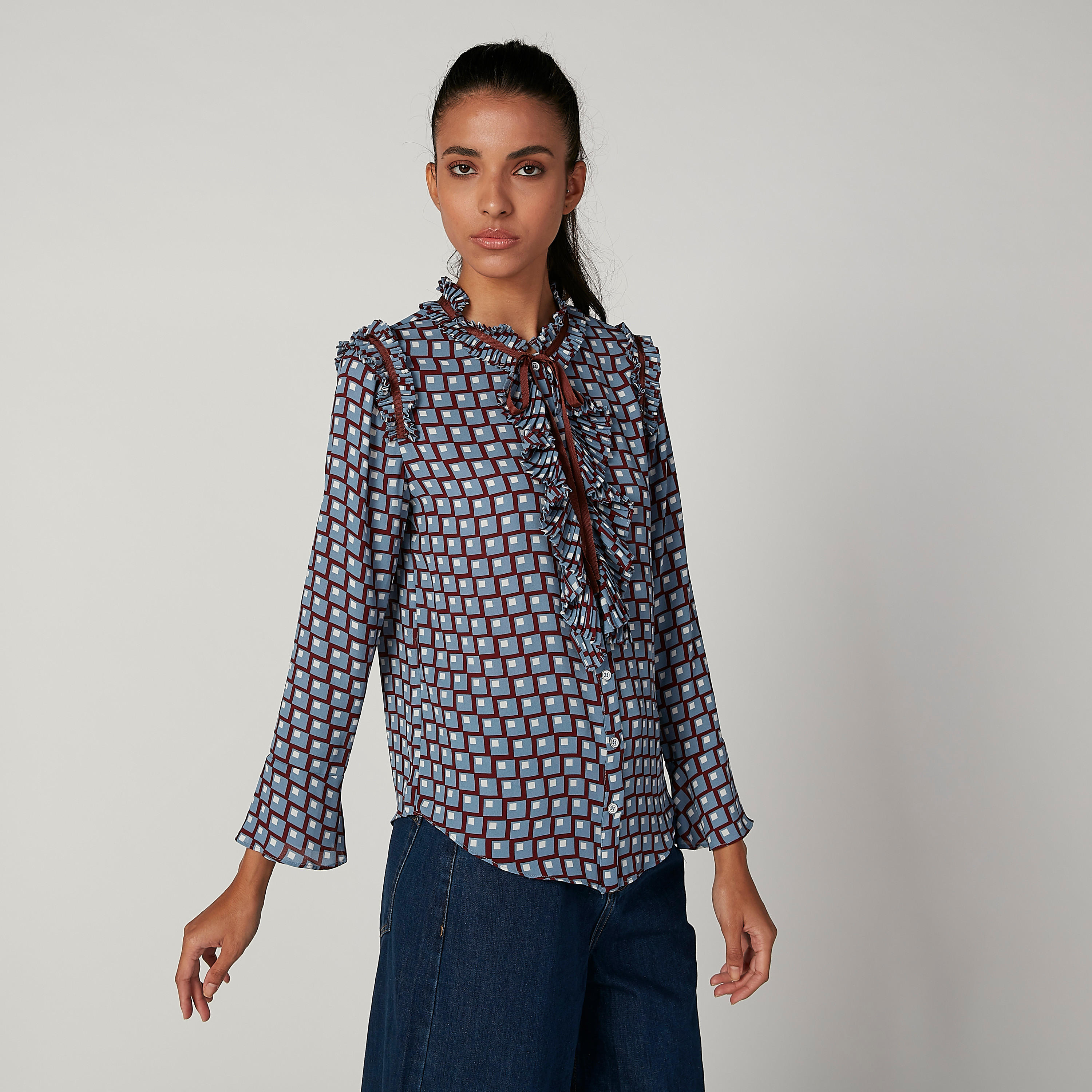 قميص بأكمام واسعة وطبعات مع ربطة عنق من آيكونيك-women-clothing-shirtsandblouses-shirts-image-2