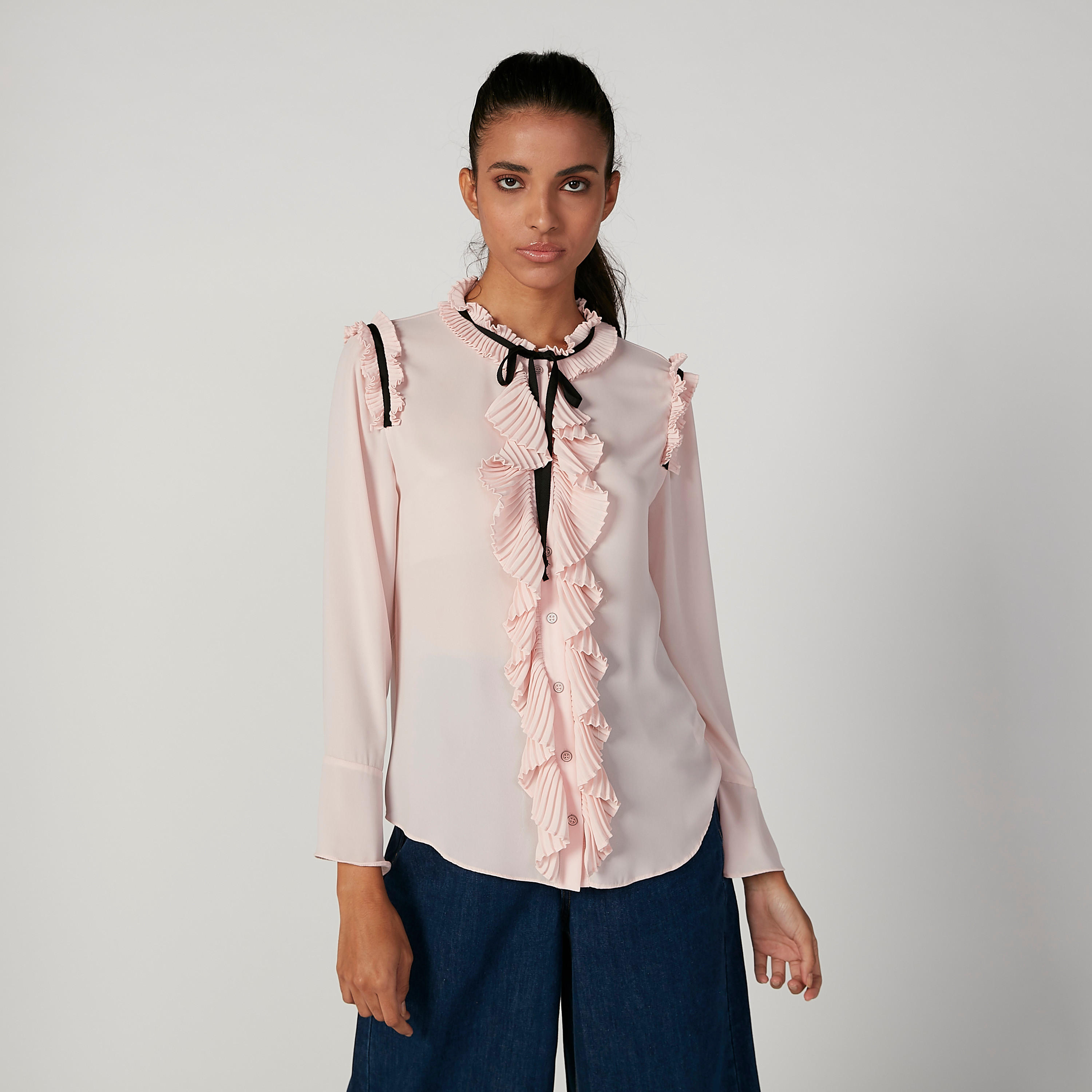 بلوزة سادة بأكمام واسعة مع ربطة عنق من آيكونيك-women-clothing-shirtsandblouses-blouses-image-1