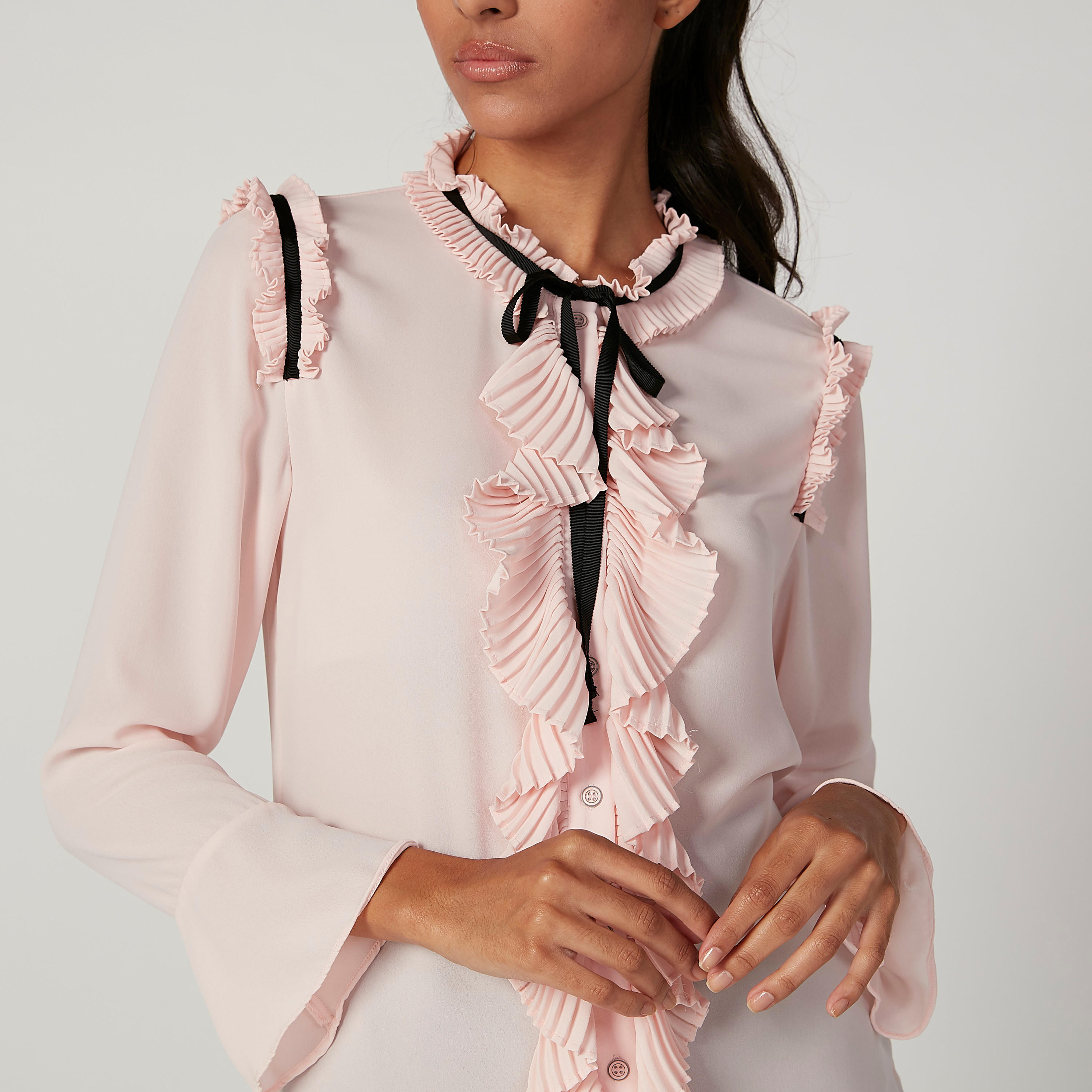 بلوزة سادة بأكمام واسعة مع ربطة عنق من آيكونيك-women-clothing-shirtsandblouses-blouses-image-2