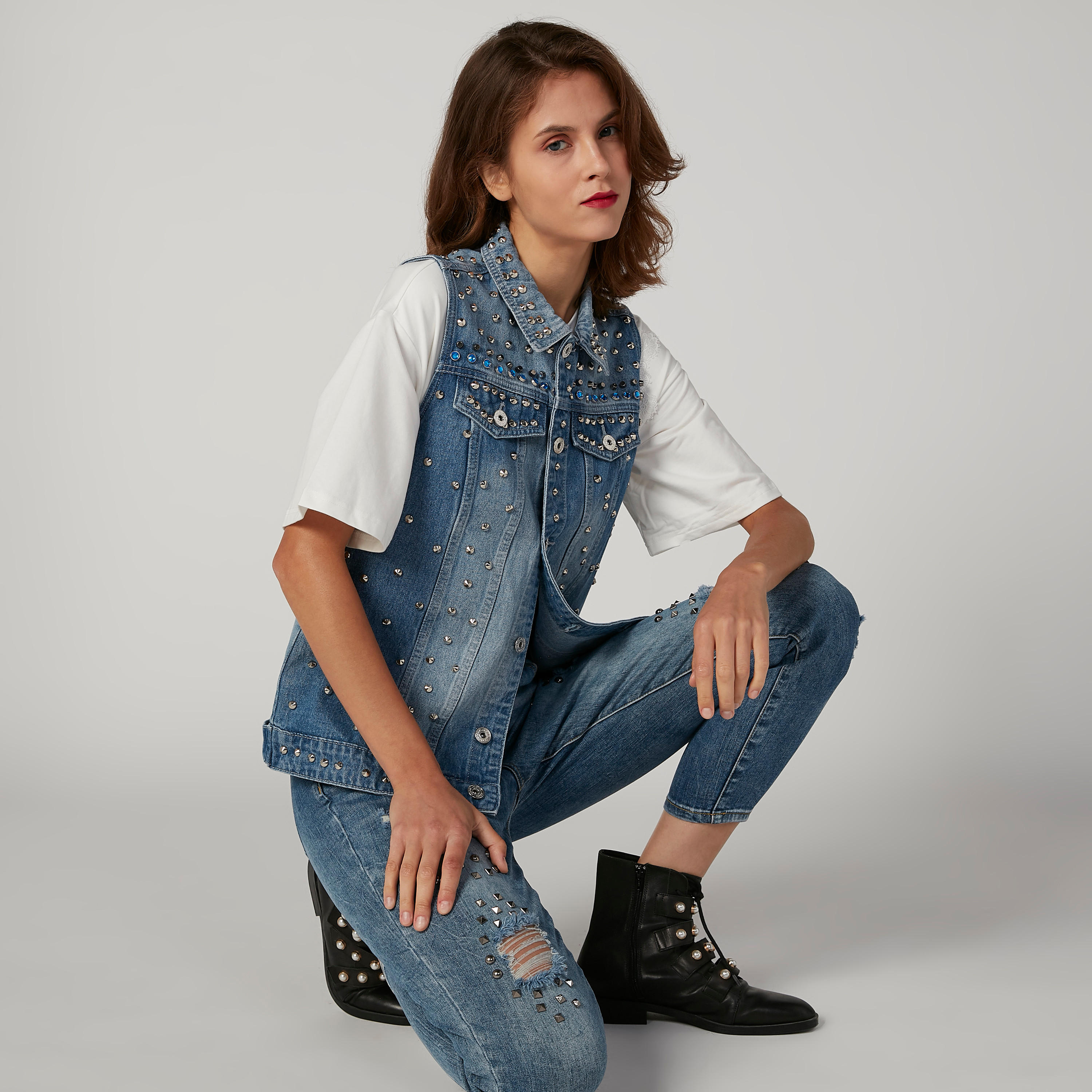 بنطلون جينز ممزّق بجيوب وتفاصيل مرصّعة من آيكونيك-women-clothing-bottoms-jeans-image-2