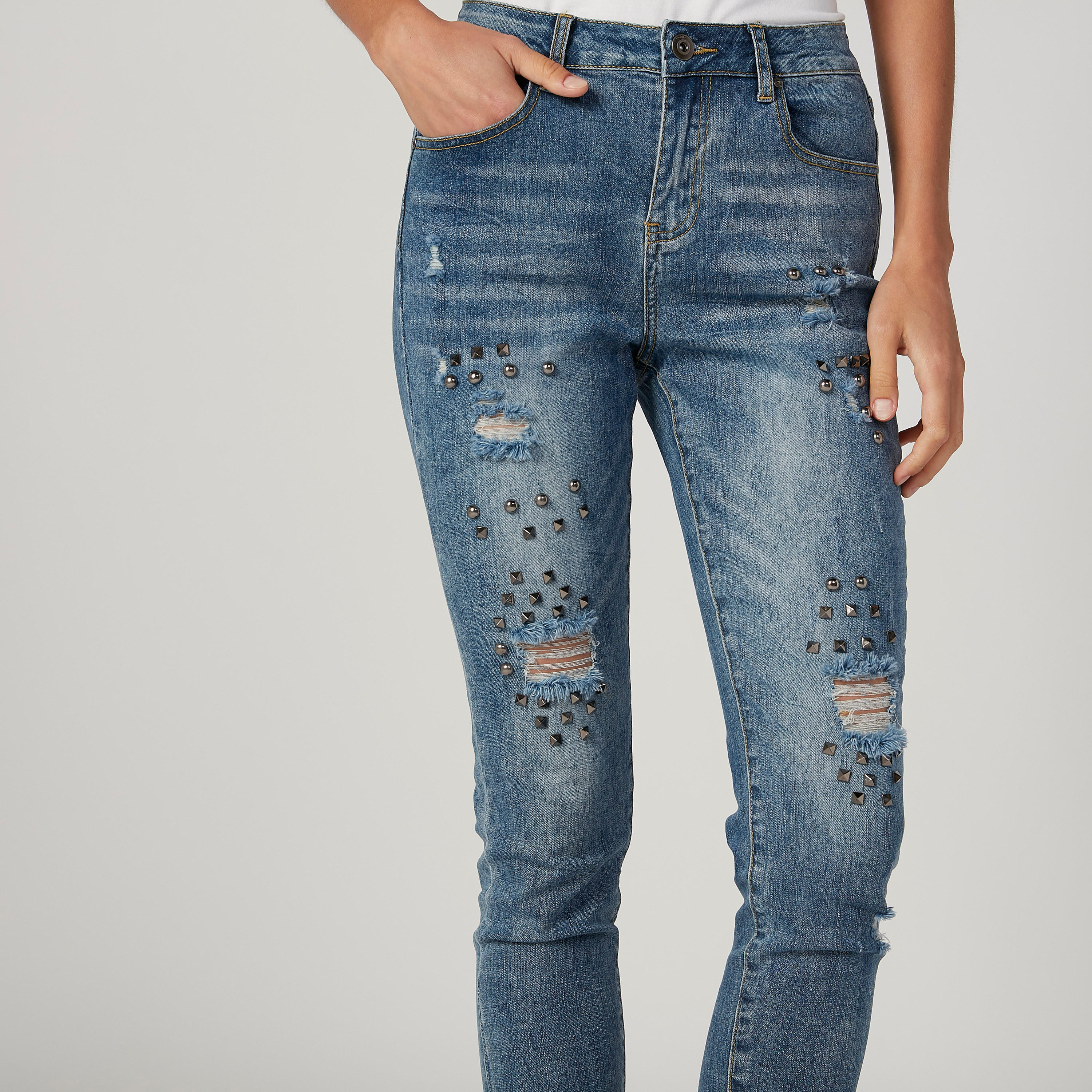 بنطلون جينز ممزّق بجيوب وتفاصيل مرصّعة من آيكونيك-women-clothing-bottoms-jeans-image-3