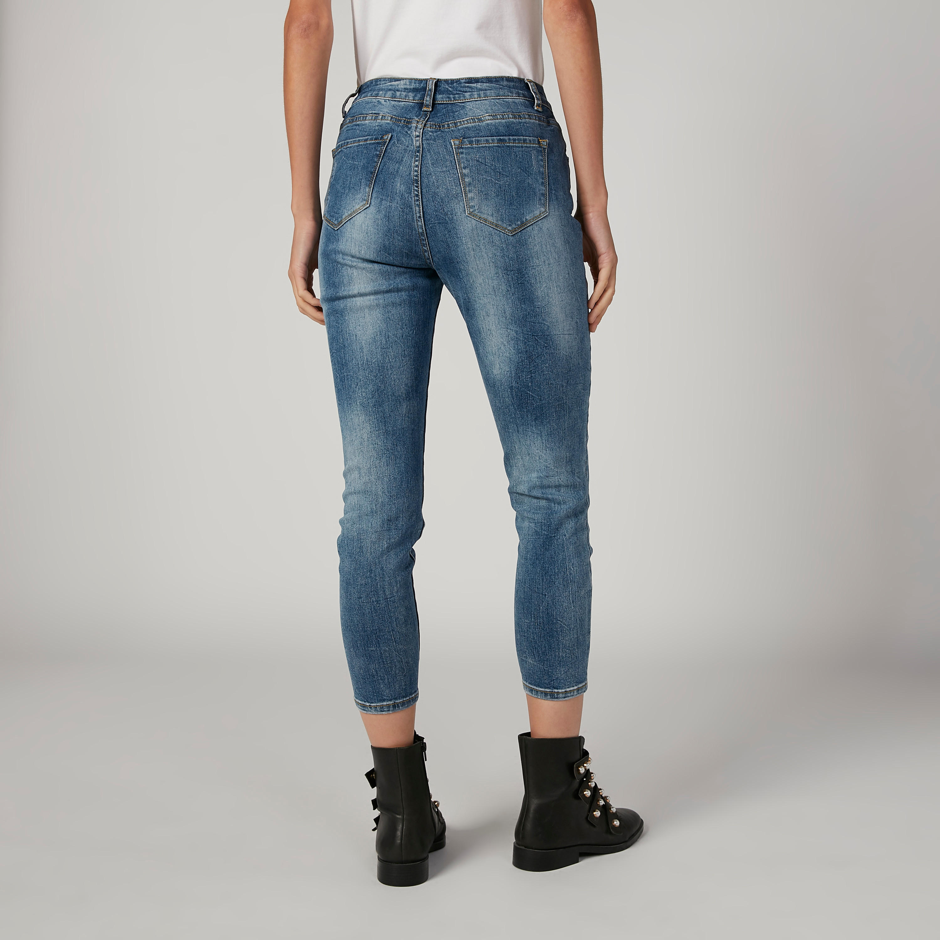 بنطلون جينز ممزّق بجيوب وتفاصيل مرصّعة من آيكونيك-women-clothing-bottoms-jeans-image-4