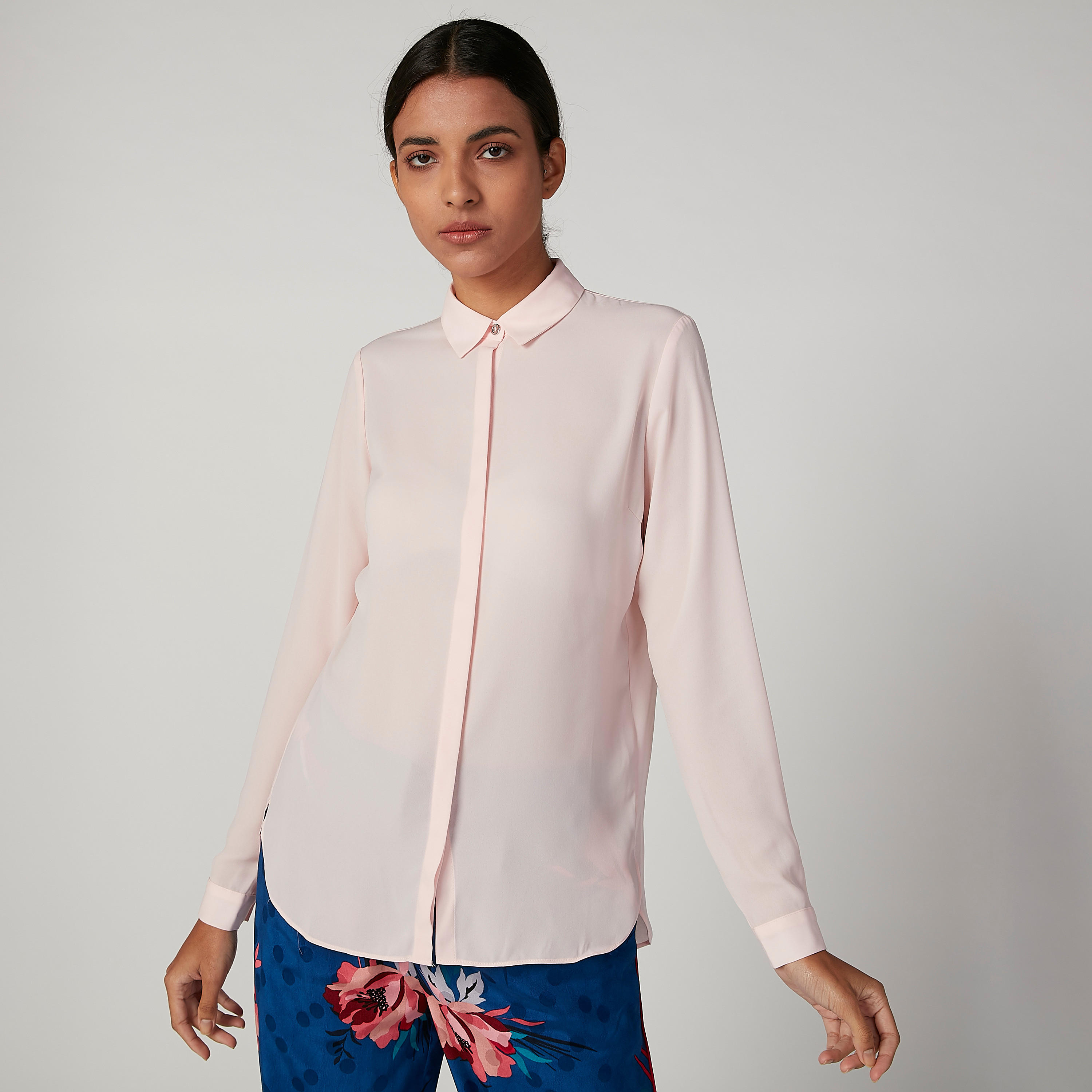بلوزة سادة بياقة عاديّة وأكمام طويلة من آيكونيك-women-clothing-shirtsandblouses-blouses-image-5