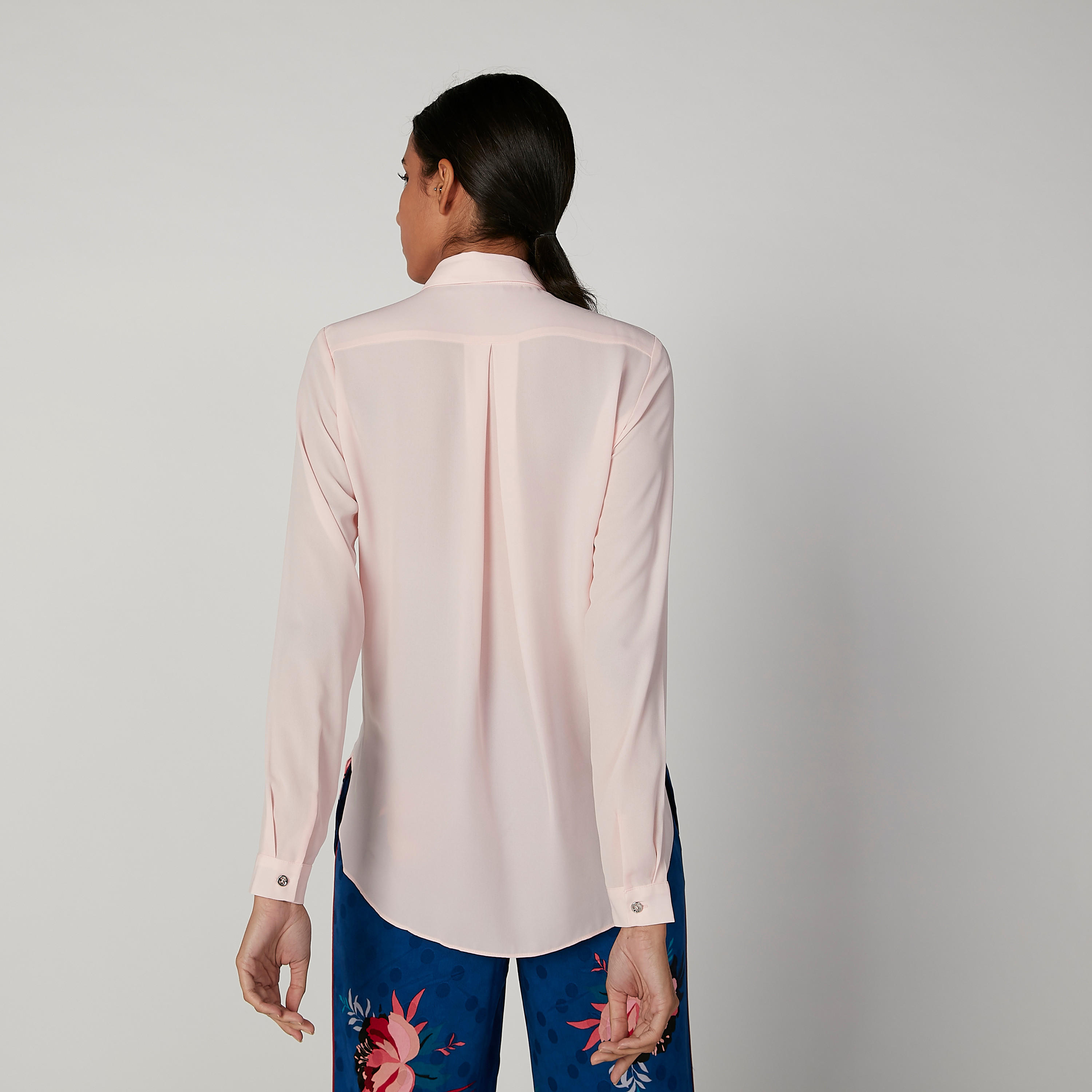 بلوزة سادة بياقة عاديّة وأكمام طويلة من آيكونيك-women-clothing-shirtsandblouses-blouses-image-3
