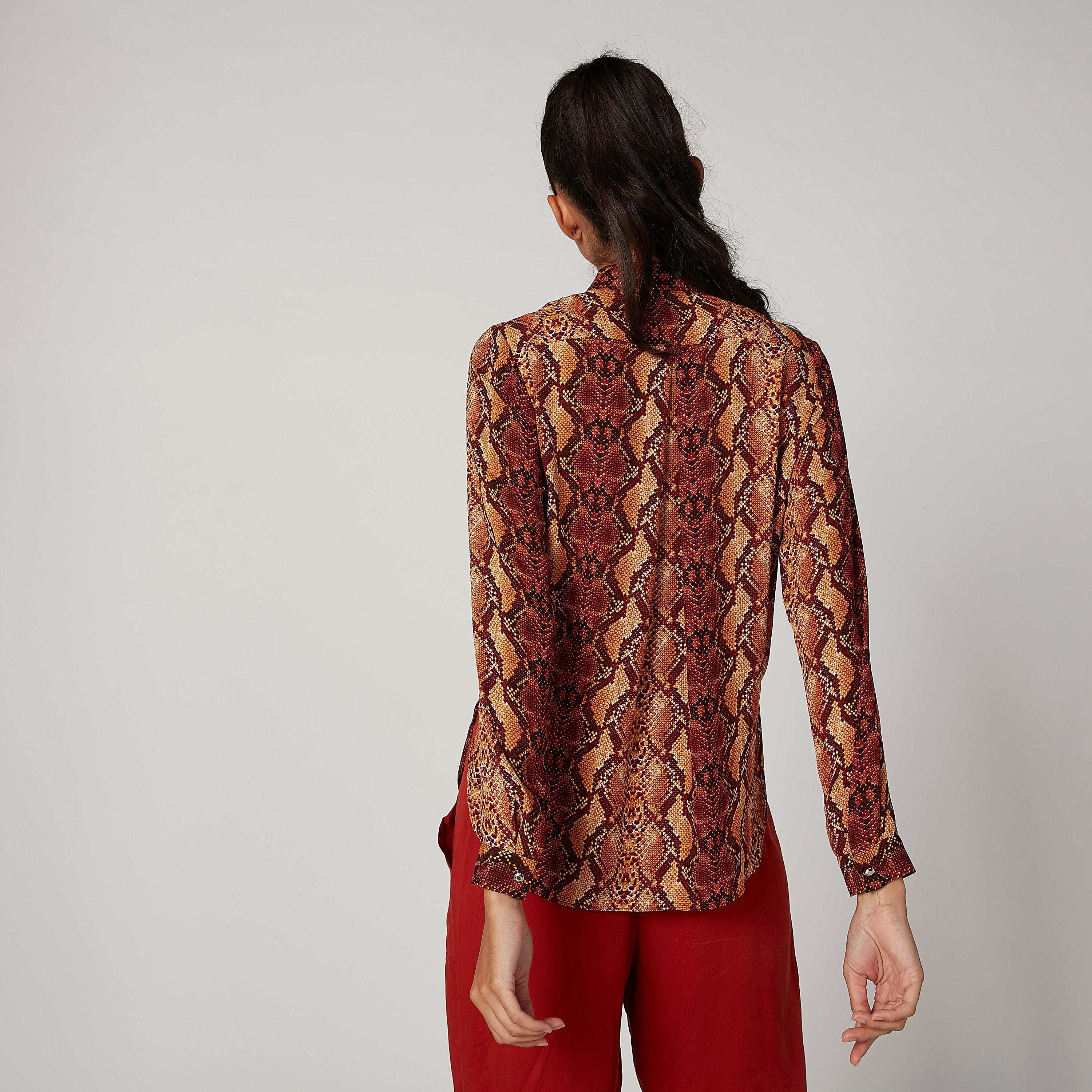 قميص بياقة عادية وأكمام طويلة وطبعات حيوانات من آيكونيك-women-clothing-shirtsandblouses-shirts-image-4