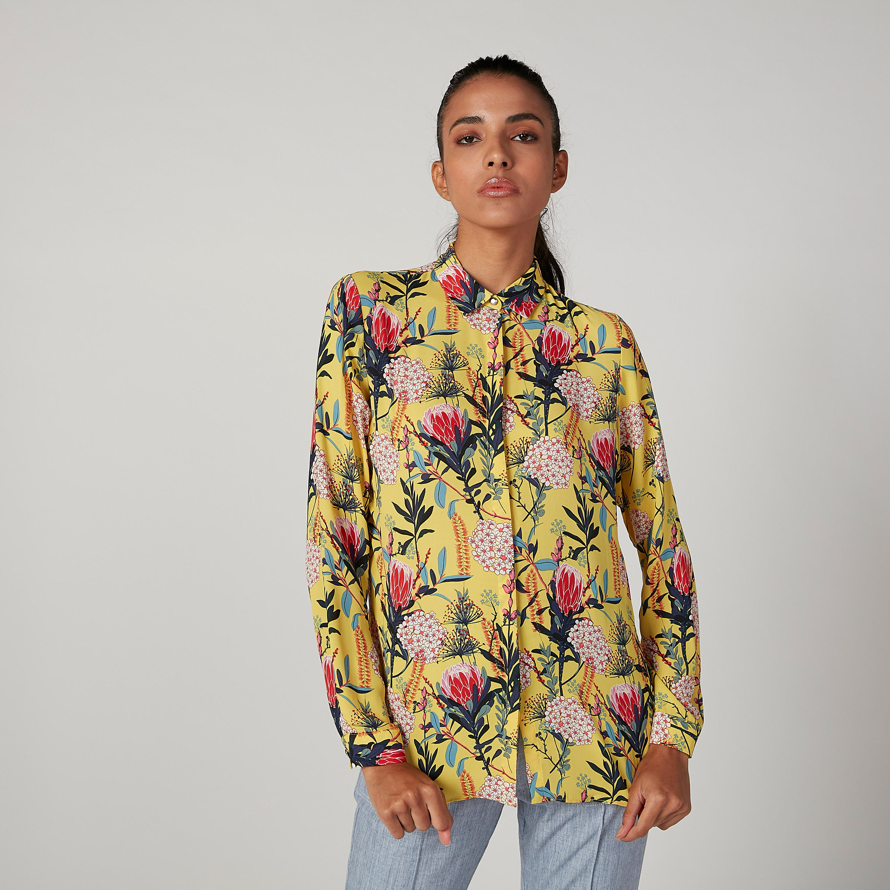 بلوزة بياقة عادية وأكمام طويلة وطبعات زهرية من آيكونيك-women-clothing-shirtsandblouses-blouses-image-1