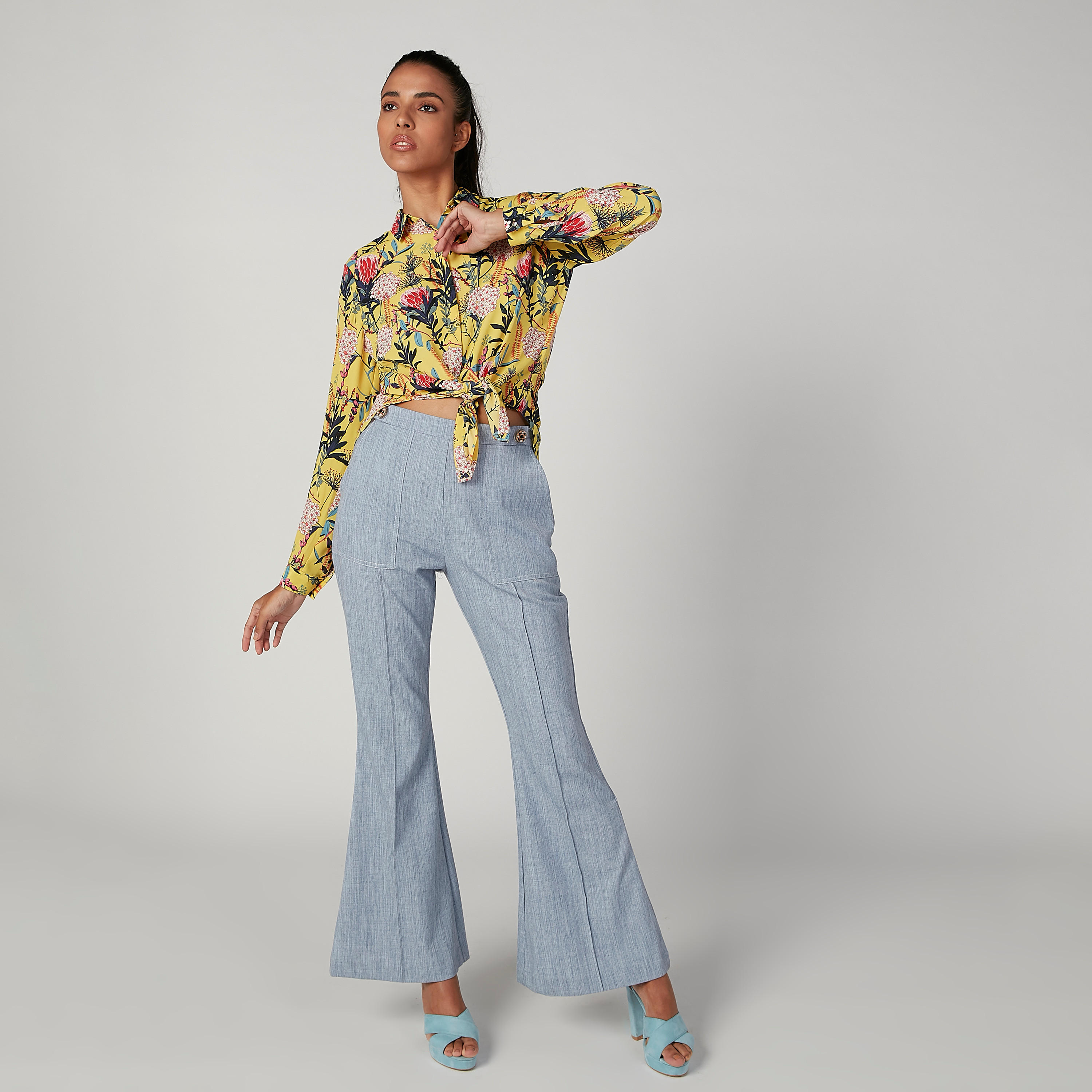بلوزة بياقة عادية وأكمام طويلة وطبعات زهرية من آيكونيك-women-clothing-shirtsandblouses-blouses-image-2