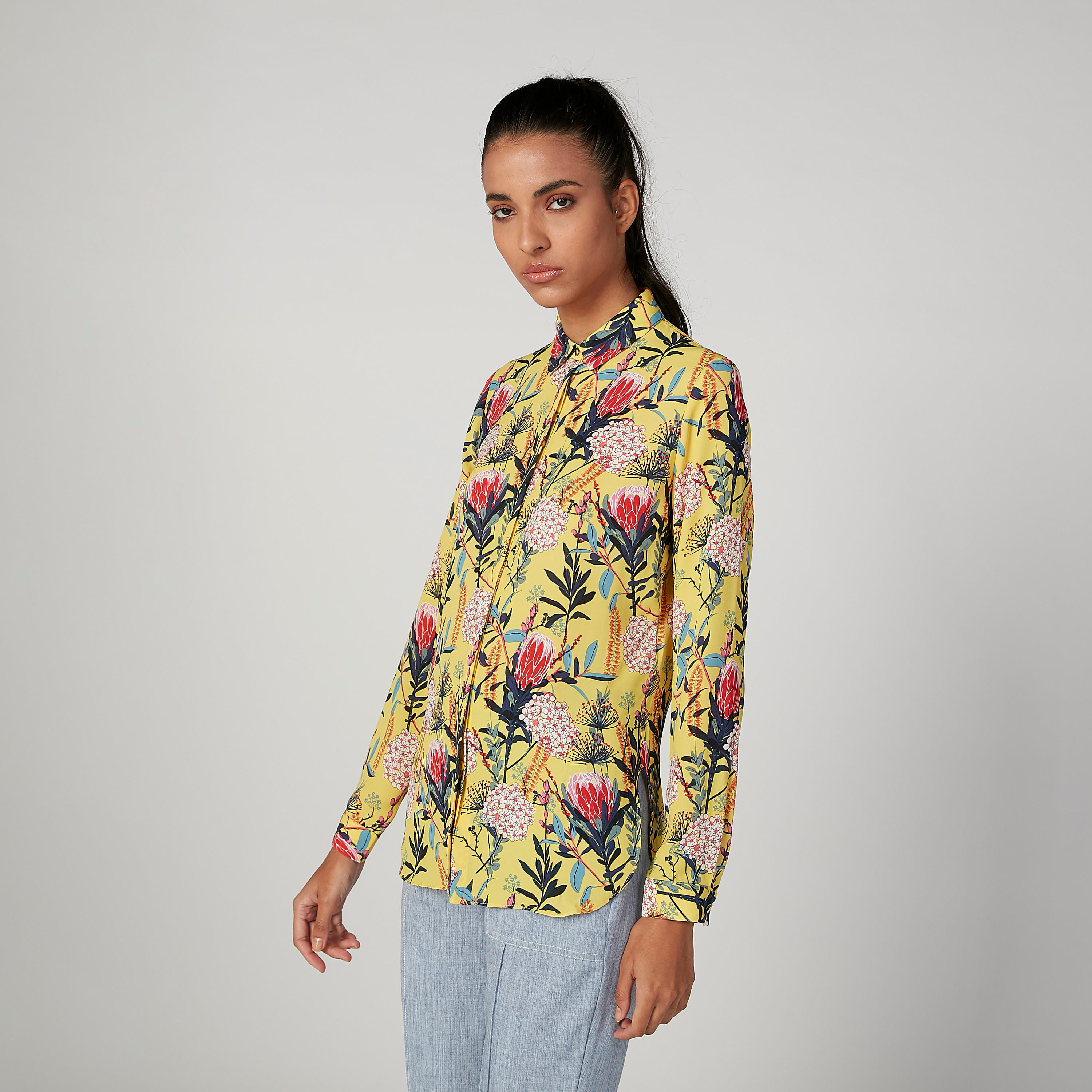 بلوزة بياقة عادية وأكمام طويلة وطبعات زهرية من آيكونيك-women-clothing-shirtsandblouses-blouses-image-5