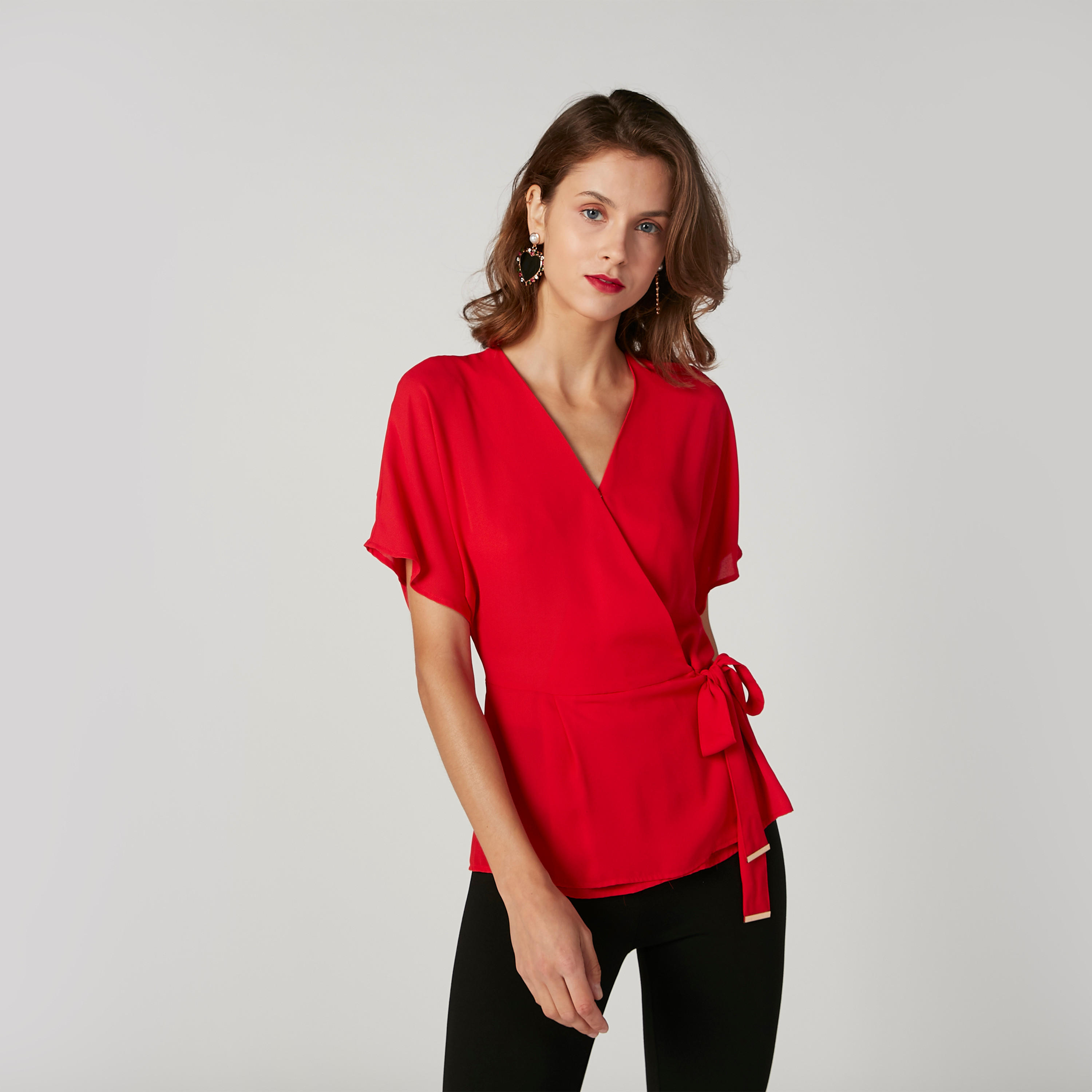 بلوزة سادة بياقة V وأربطة من آيكونيك-women-clothing-shirtsandblouses-blouses-image-5
