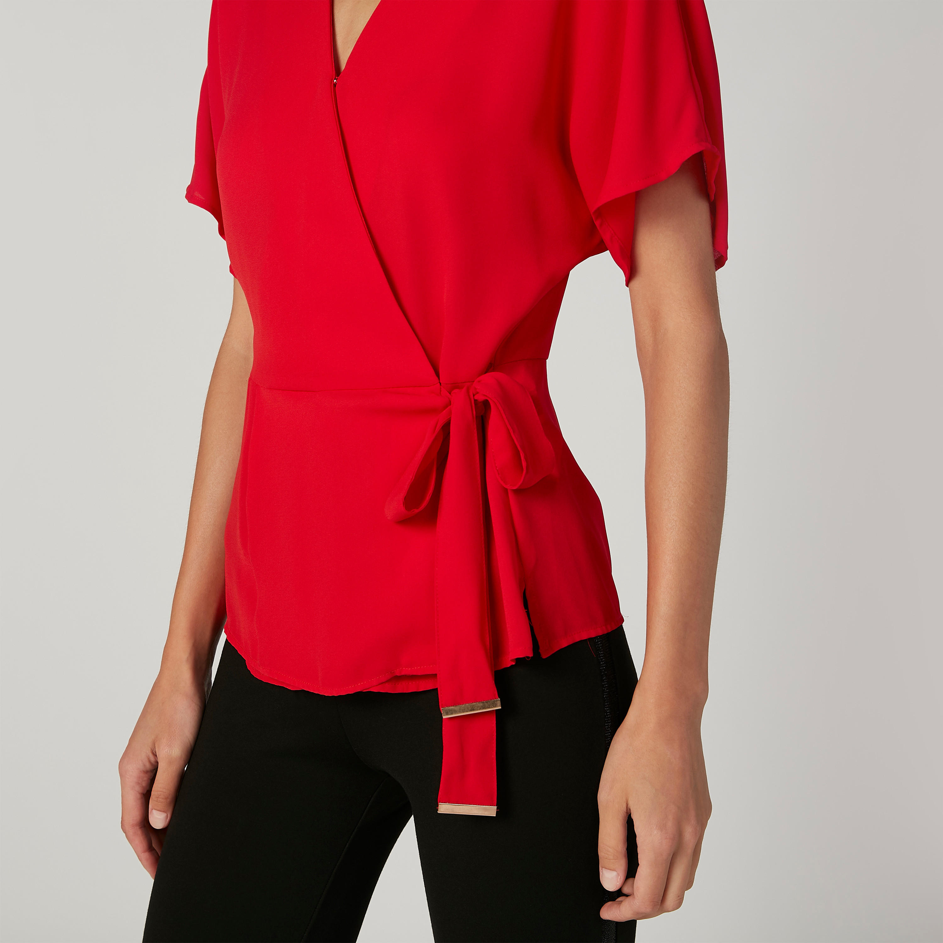 بلوزة سادة بياقة V وأربطة من آيكونيك-women-clothing-shirtsandblouses-blouses-image-3