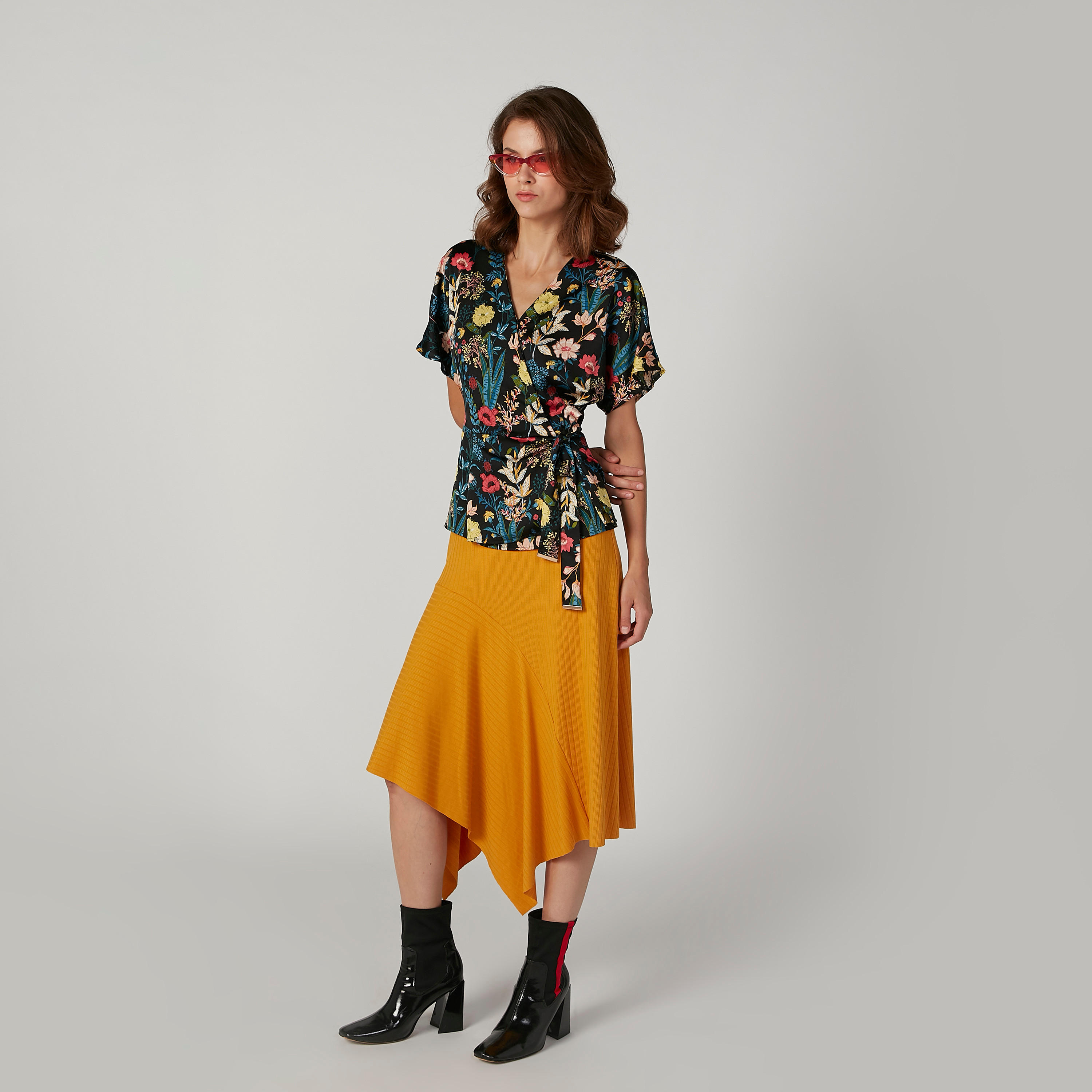 بلوزة ملفوفة بياقة V وأربطة وطبعات من آيكونيك-women-clothing-shirtsandblouses-blouses-image-4