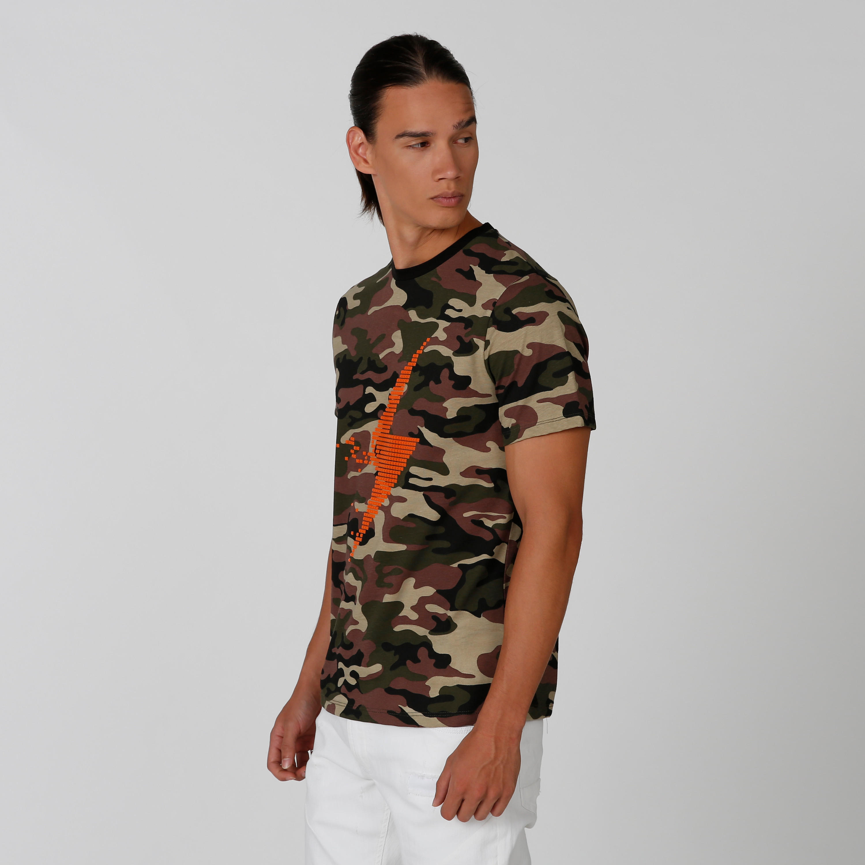 تيشيرت سليم بياقة ضيّقة وأكمام قصيرة وطبعات من آيكونيك-men-clothing-tshirtsandpolos-tshirts-image-4