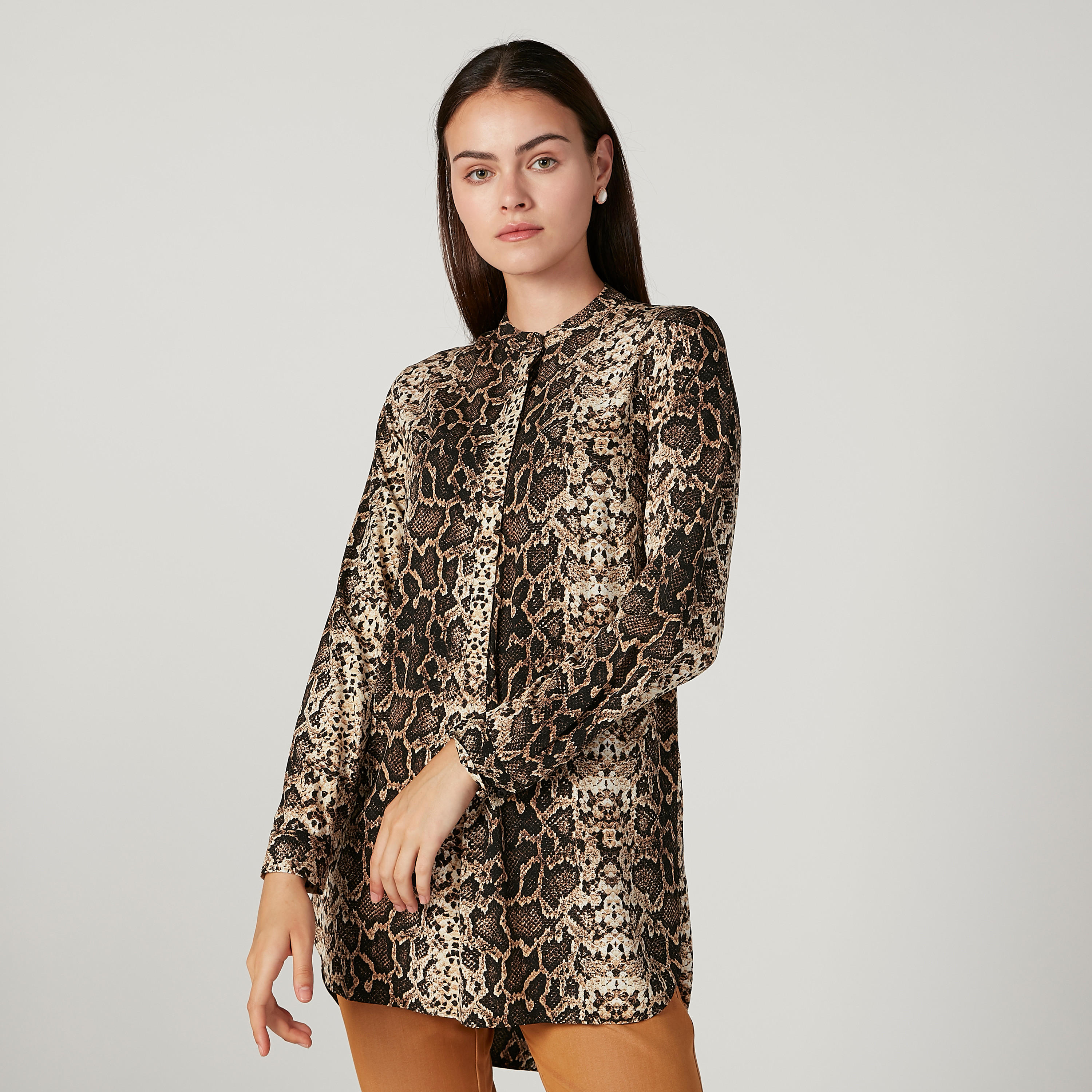 قميص طويل بياقة ماندارين وطبعات حيوانات من آيكونيك-women-clothing-shirtsandblouses-shirts-image-1