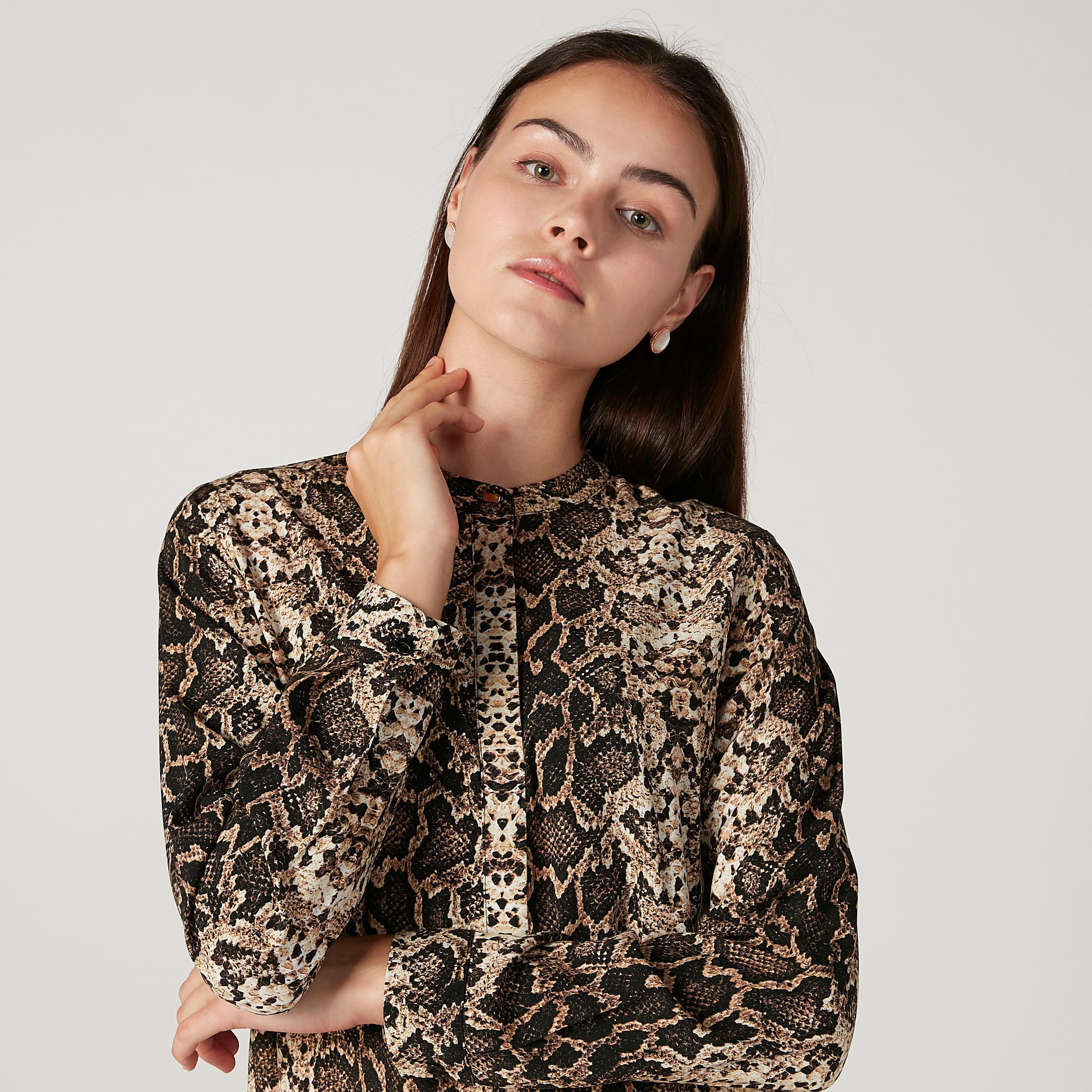 قميص طويل بياقة ماندارين وطبعات حيوانات من آيكونيك-women-clothing-shirtsandblouses-shirts-image-3