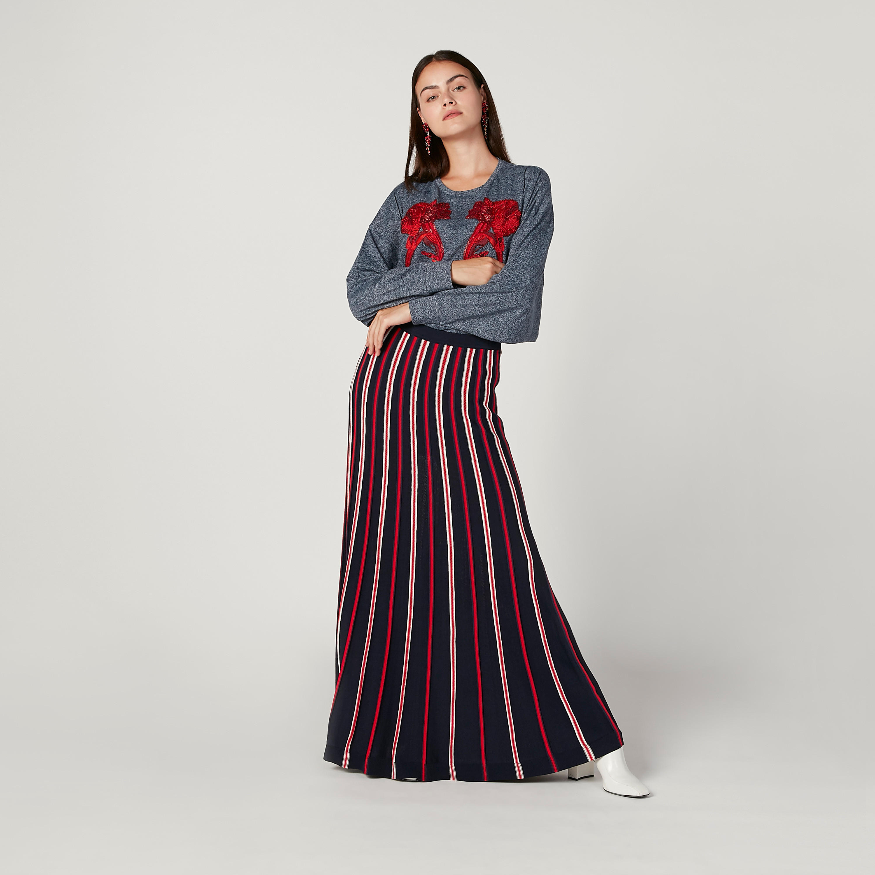 تيشيرت مُطرّز بياقة مستديرة وأكمام طويلة من آيكونيك-women-clothing-tshirts-image-2