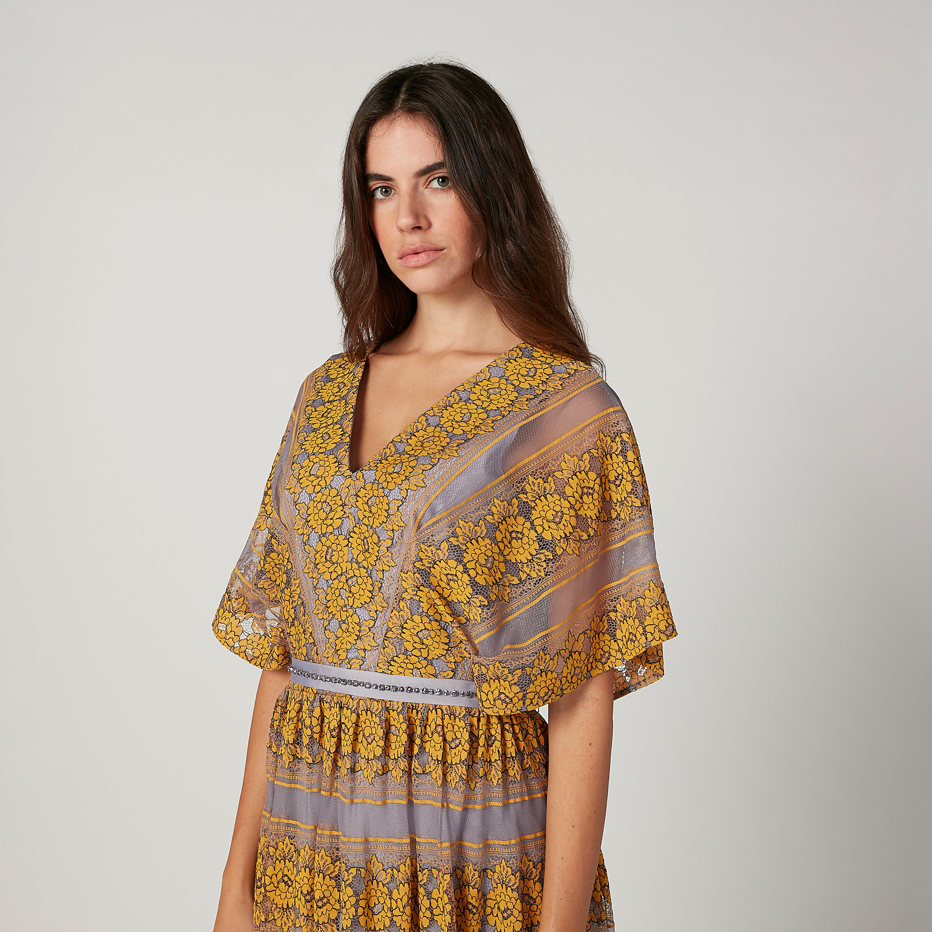 فستان دانتيل طويل إيه لاين بأكمام واسعة وطبعات من آيكونيك-women-clothing-dresses-image-3