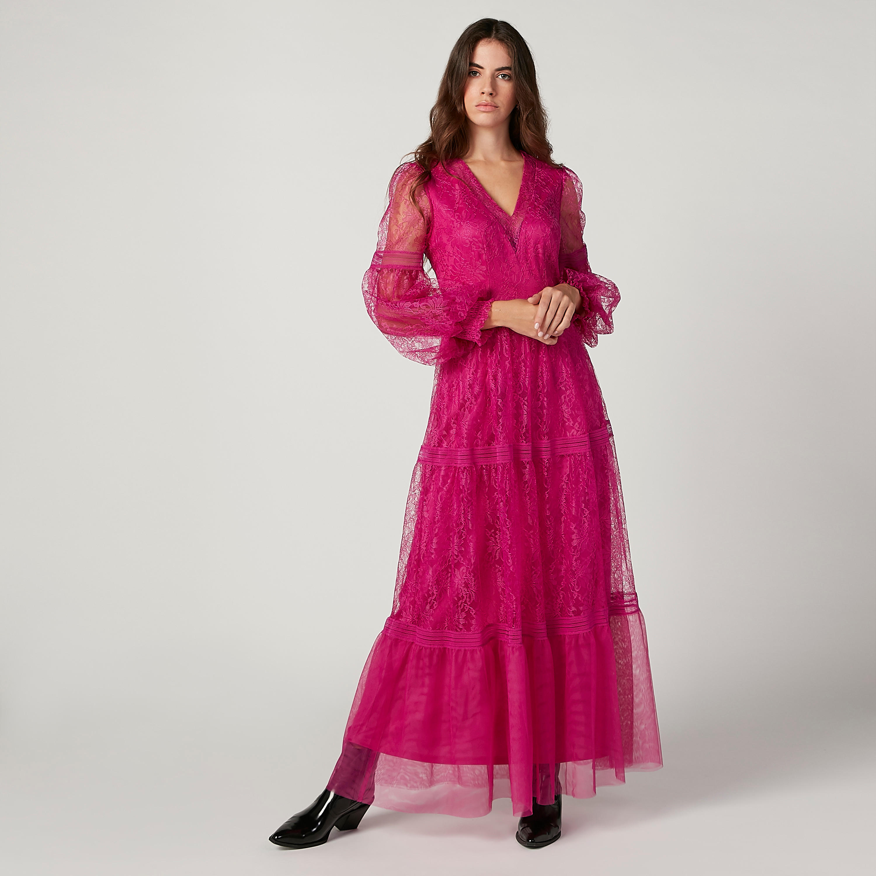 فستان دانتيل طويل إيه لاين بأكمام بيشوب من آيكونيك-women-clothing-dresses-image-2
