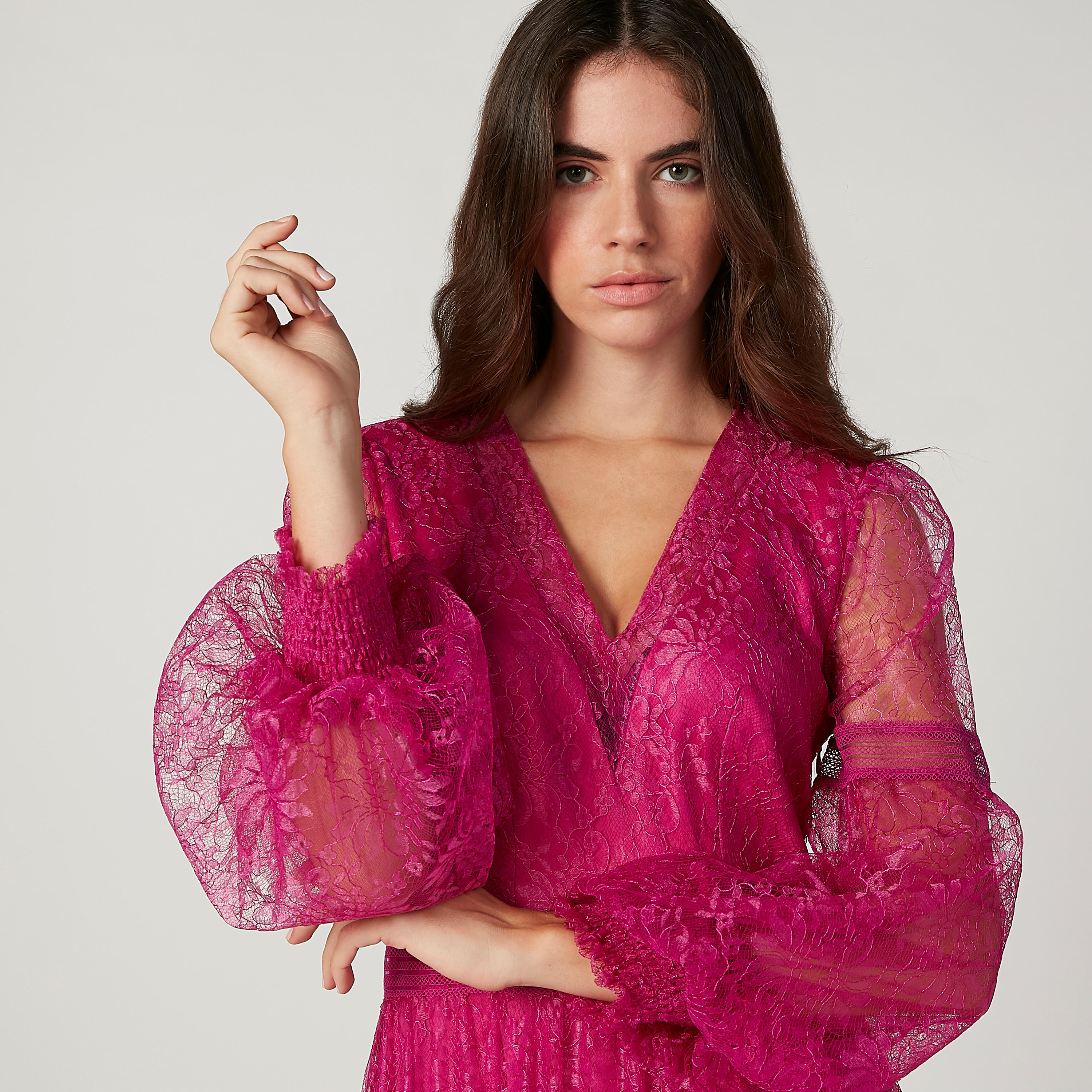 فستان دانتيل طويل إيه لاين بأكمام بيشوب من آيكونيك-women-clothing-dresses-image-3