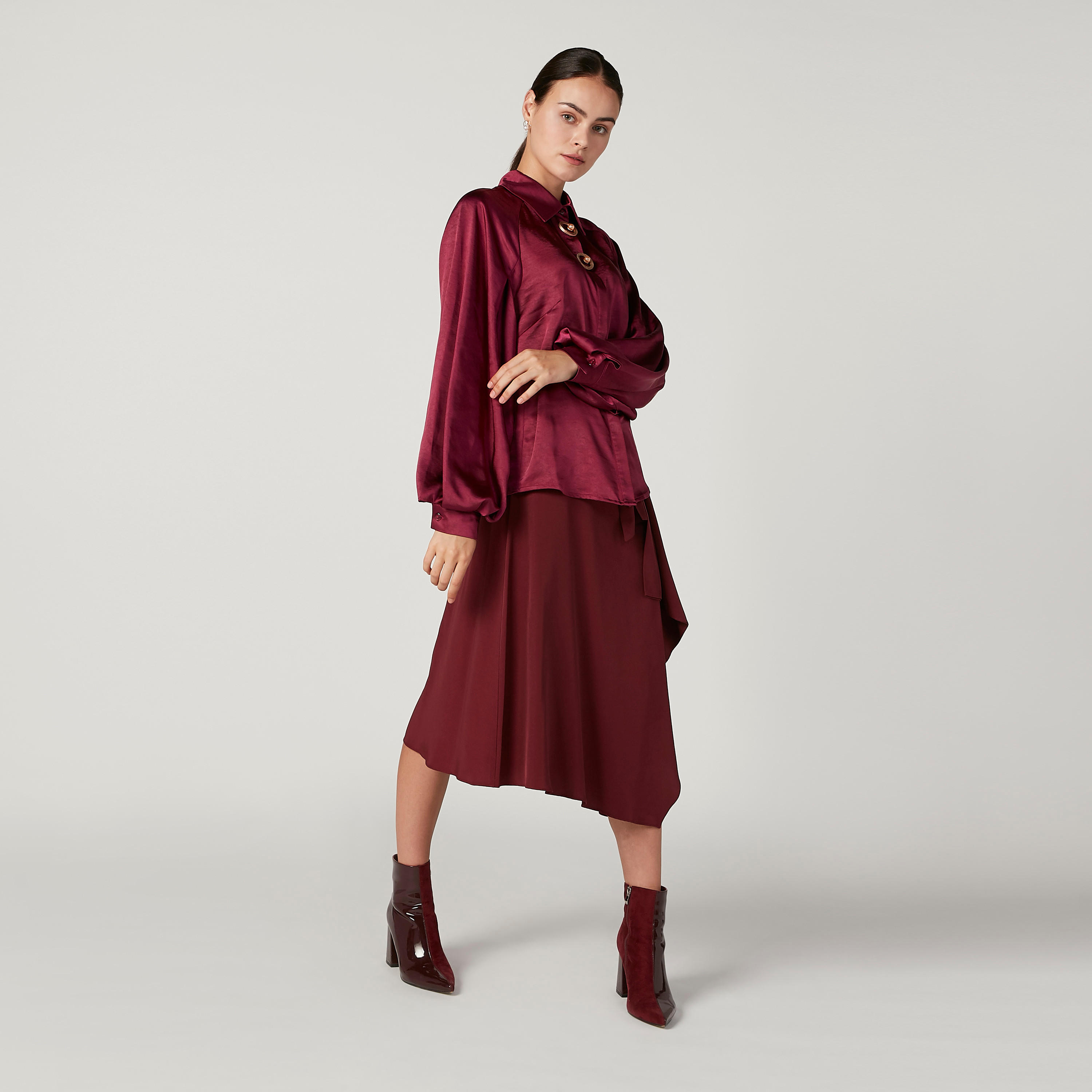 بلوزة سادة بياقة عاديّة وأكمام مغايرة من آيكونيك-women-clothing-shirtsandblouses-blouses-image-2