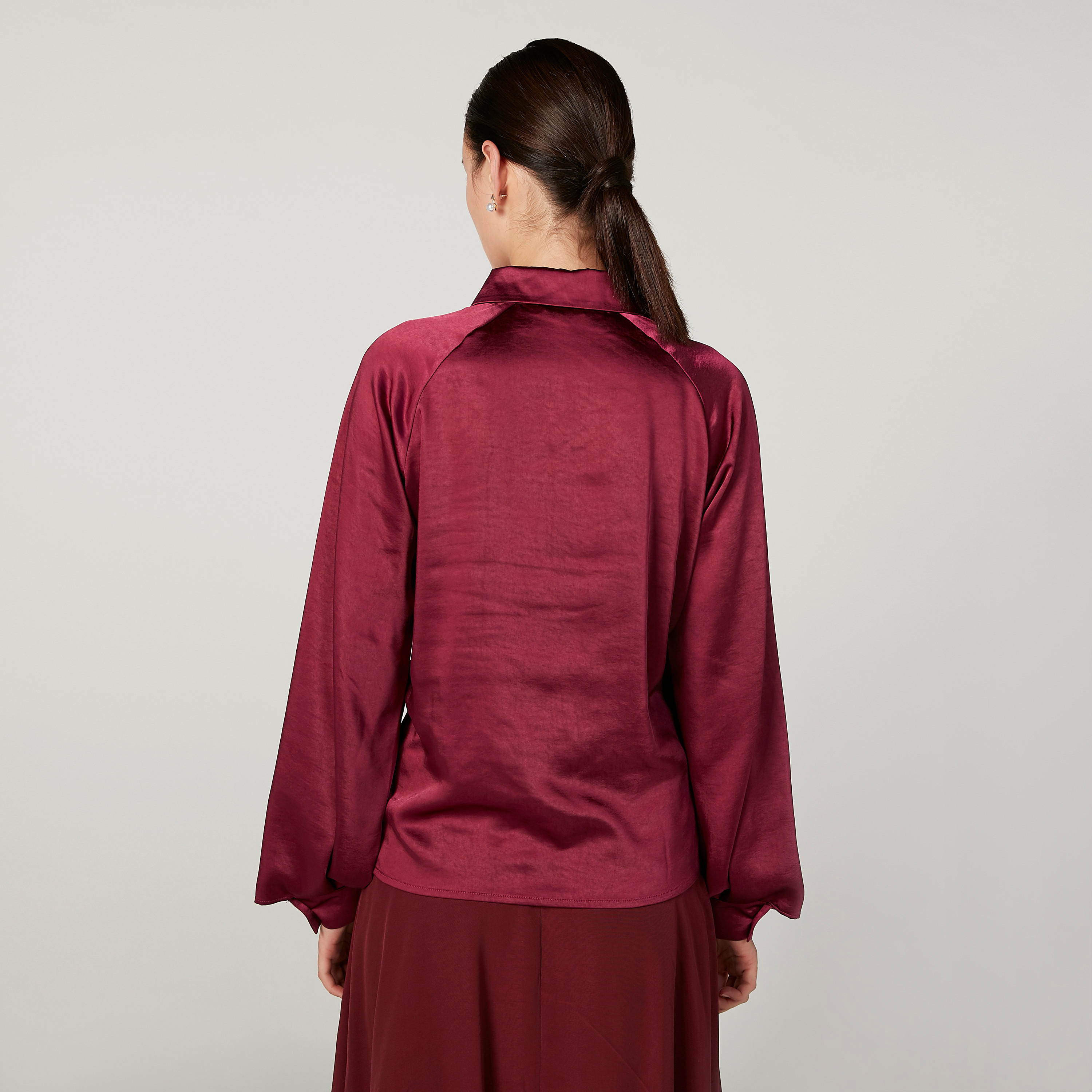 بلوزة سادة بياقة عاديّة وأكمام مغايرة من آيكونيك-women-clothing-shirtsandblouses-blouses-image-4