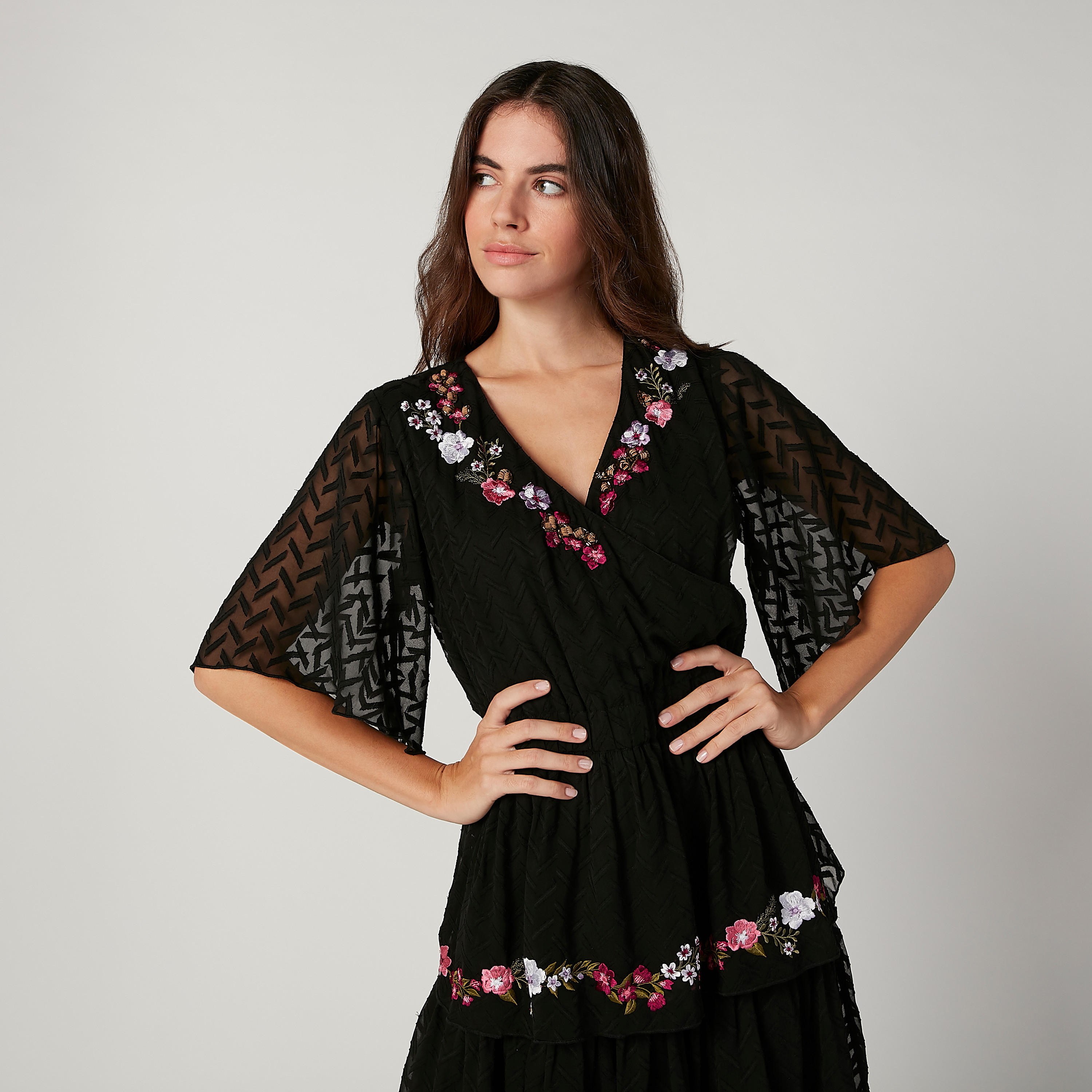 فستان طويل إيه لاين مطرّز بياقة V وأكمام واسعة من آيكونيك-women-clothing-dresses-image-3