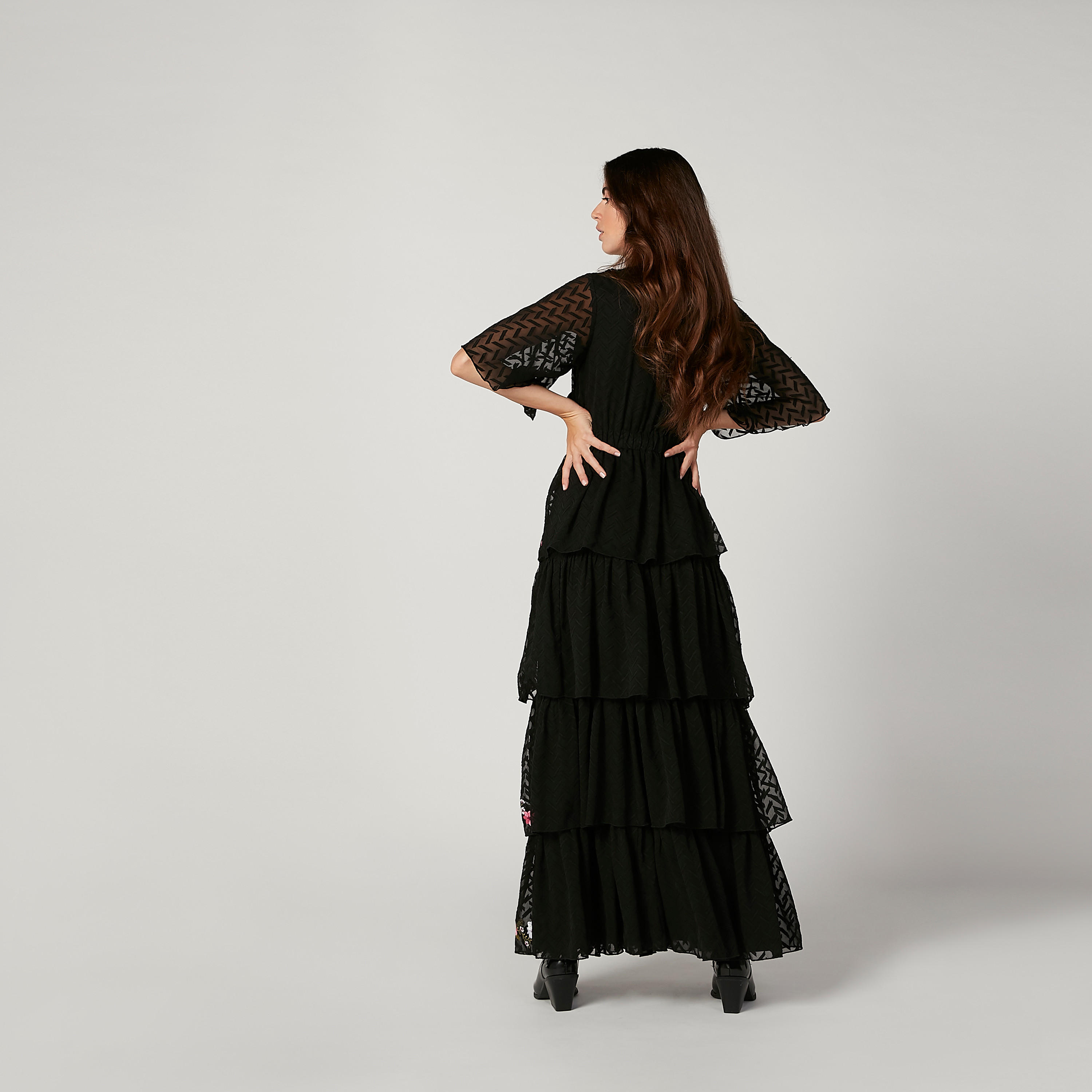 فستان طويل إيه لاين مطرّز بياقة V وأكمام واسعة من آيكونيك-women-clothing-dresses-image-4