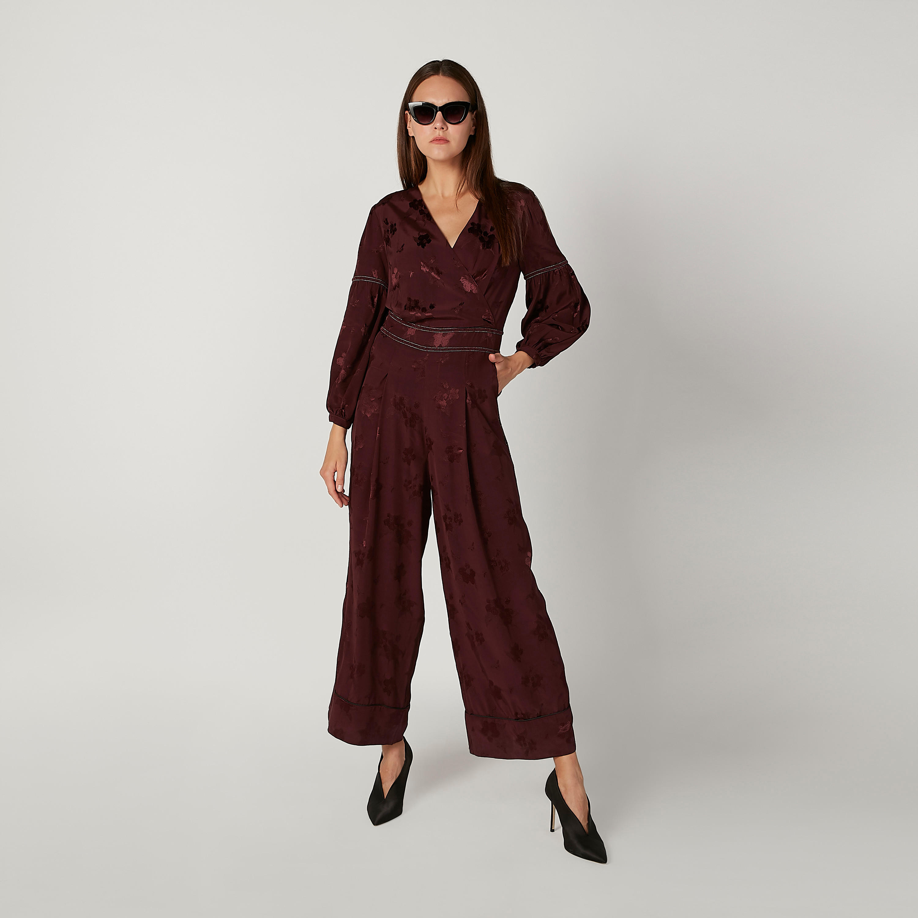 جمبسوت بأكمام طويلة وجيوب وأزهار بارزة الملمس من آيكونيك-women-clothing-jumpsuits-image-2