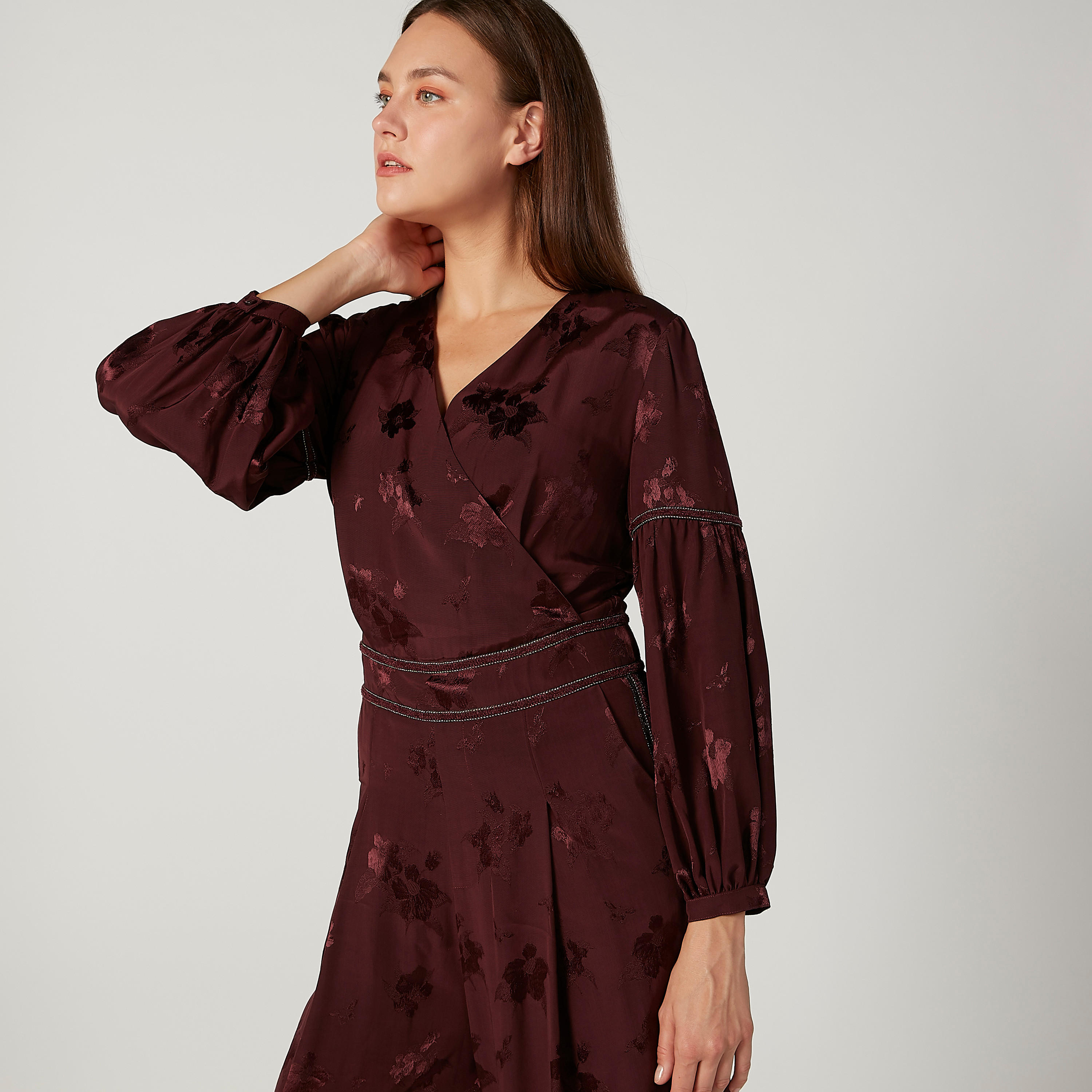 جمبسوت بأكمام طويلة وجيوب وأزهار بارزة الملمس من آيكونيك-women-clothing-jumpsuits-image-3