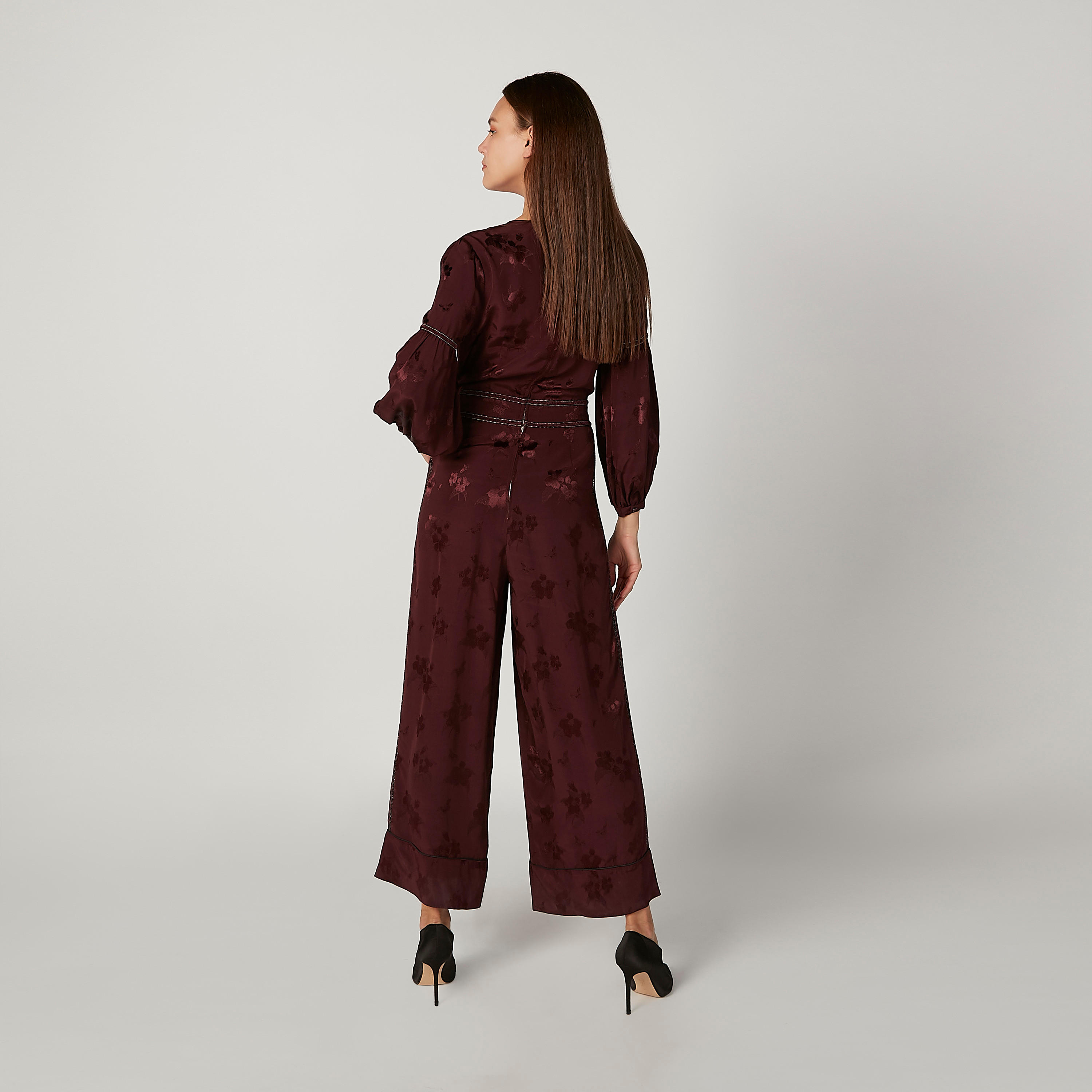 جمبسوت بأكمام طويلة وجيوب وأزهار بارزة الملمس من آيكونيك-women-clothing-jumpsuits-image-4
