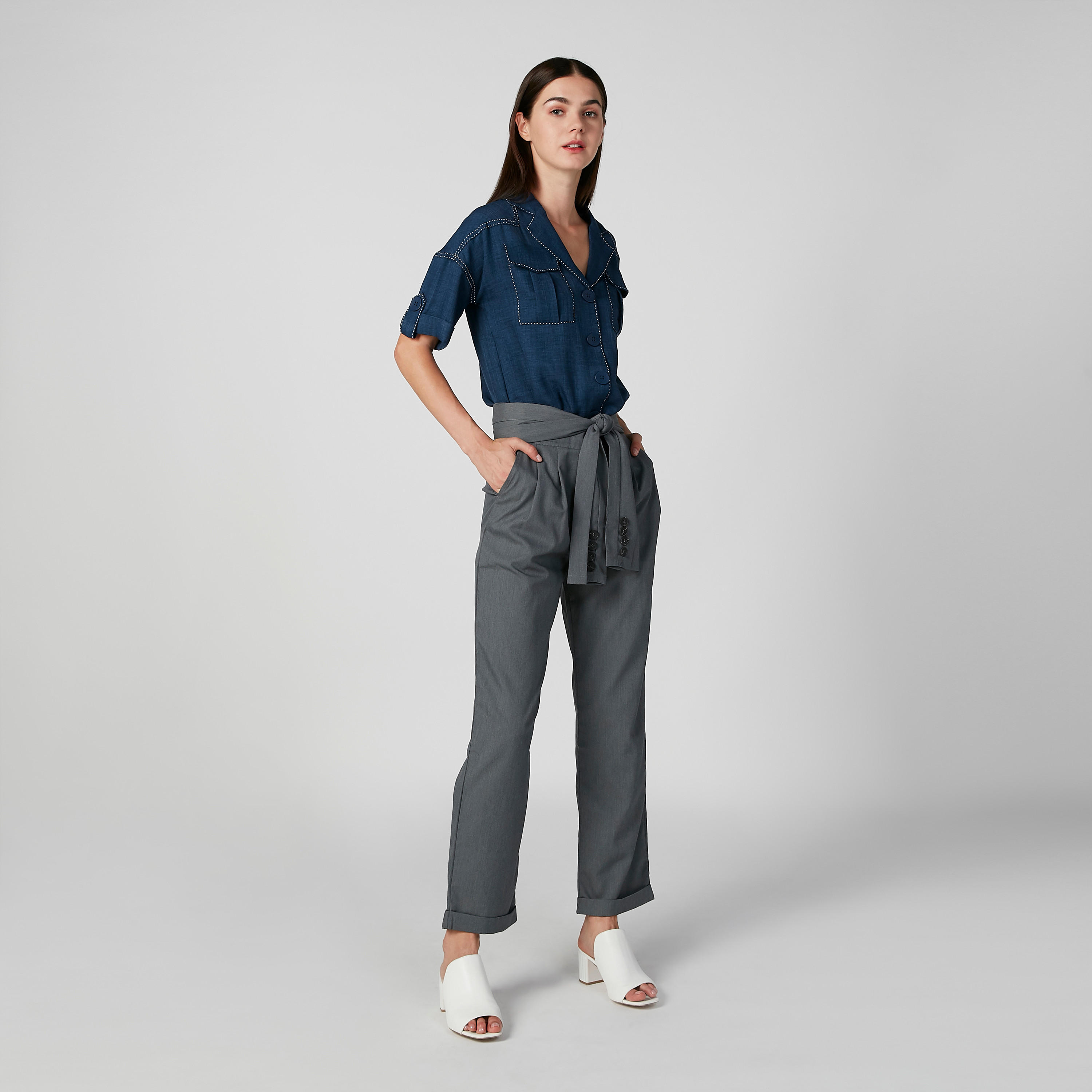 بلوزة بارزة الملمس بأكمام قصيرة وأزرار تثبيت من آيكونيك-women-clothing-shirtsandblouses-blouses-image-3