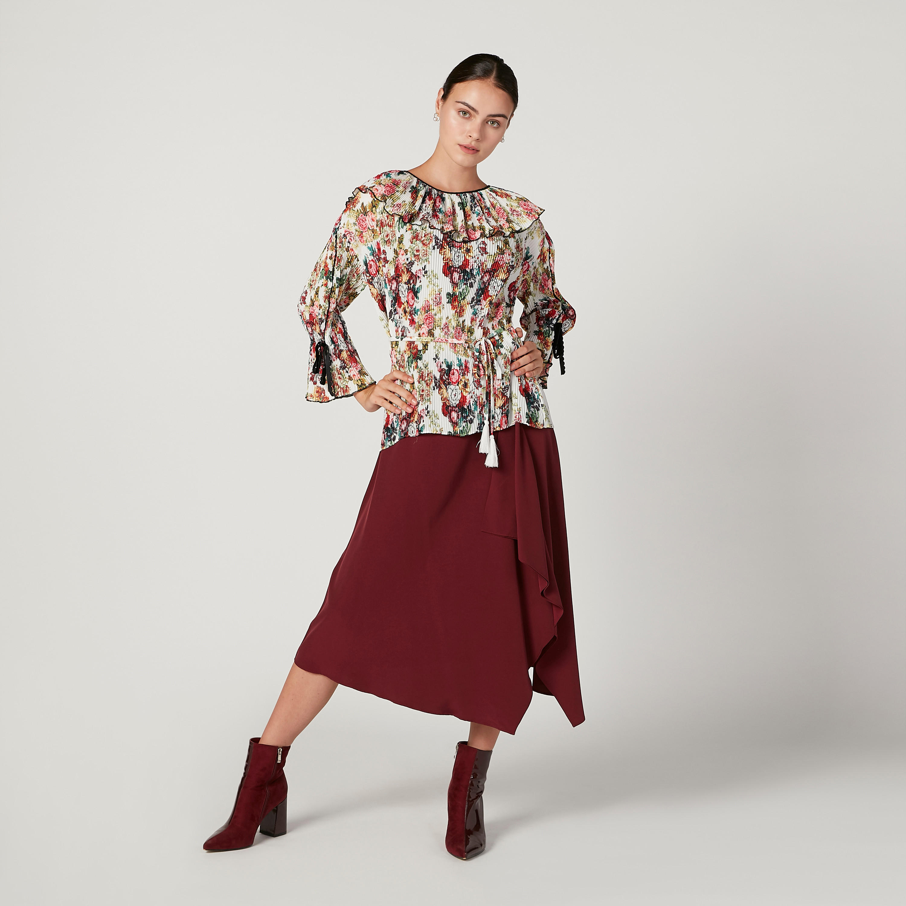 بلوزة بياقة مستديرة وأكمام 3/4 واسعة وطبعات زهرية من آيكونيك-women-clothing-shirtsandblouses-blouses-image-3