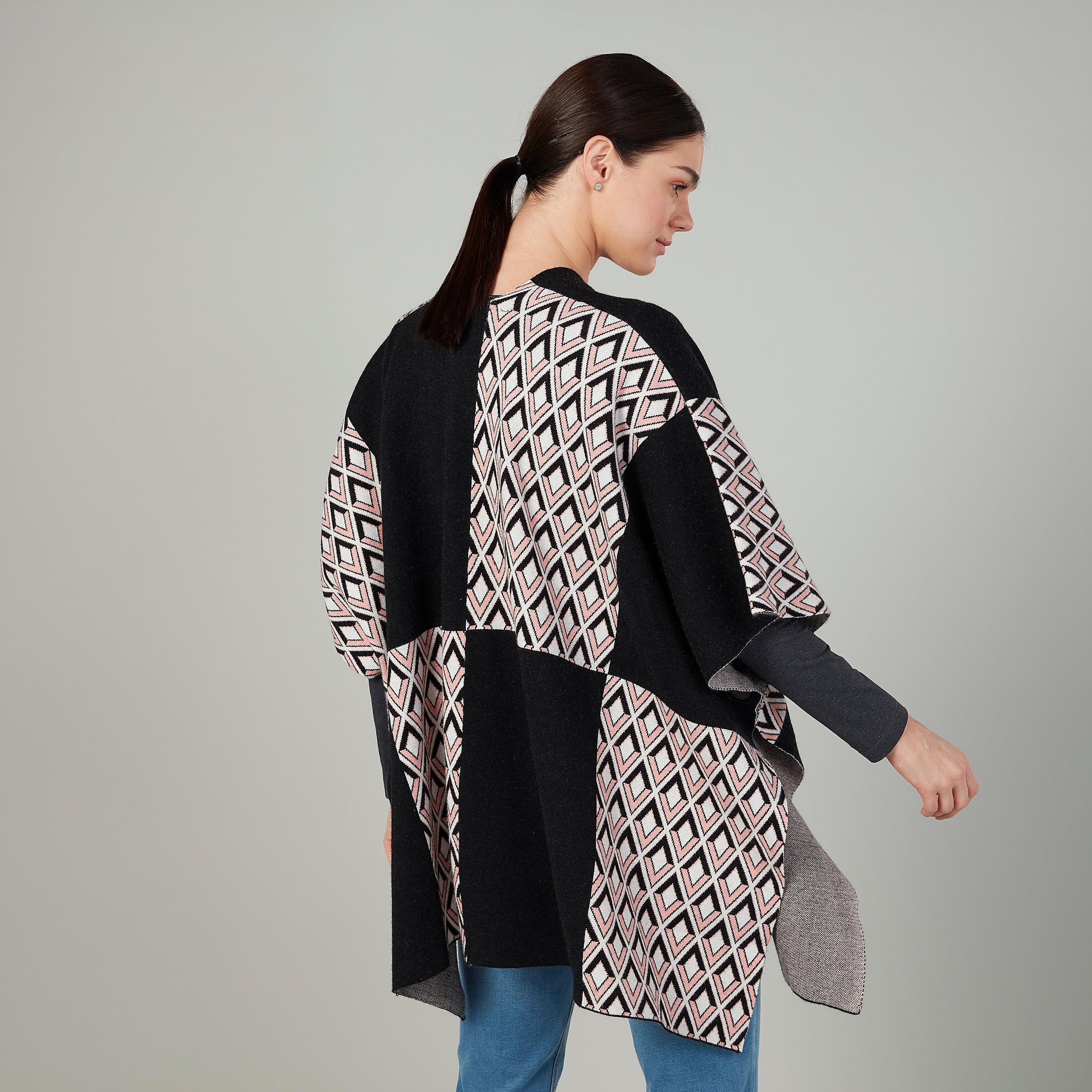 كارديجان بقصّة واسعة وأكمام متصلة وطبعات من آيكونيك-women-winterwear-cardigansandjumpers-cardigans-image-4
