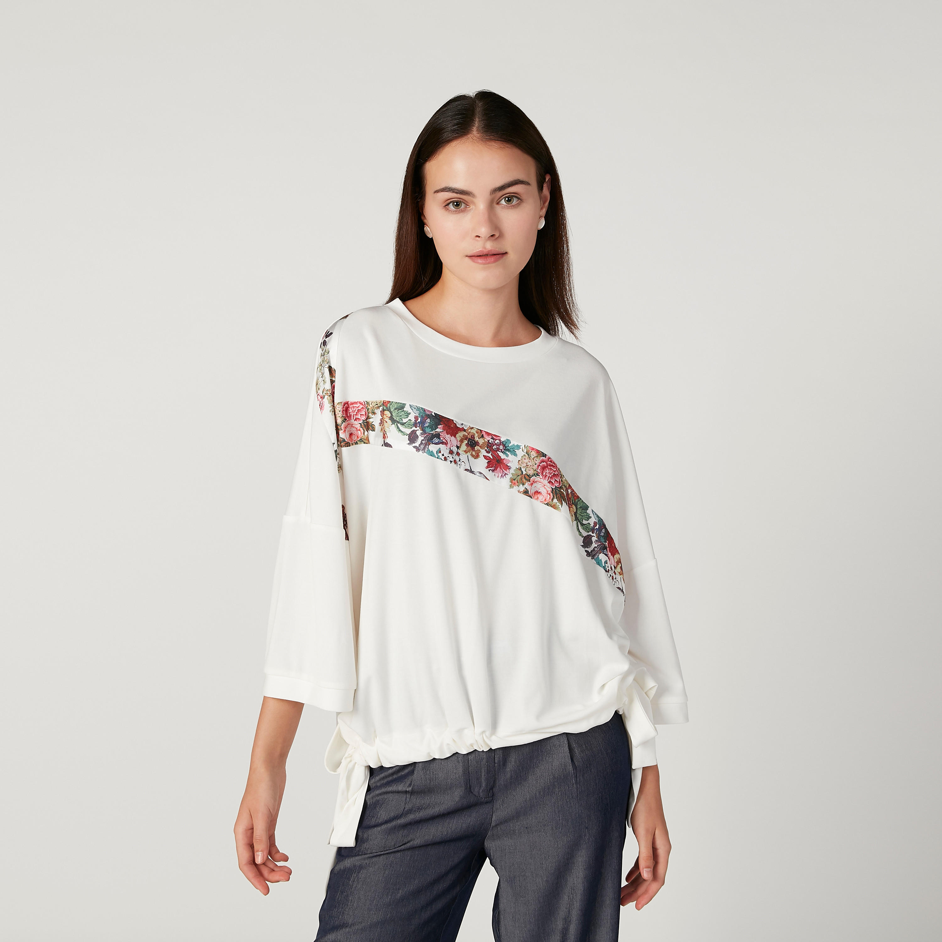 بلوزة بطبعات وياقة مستديرة وأكتاف منسدلة من آيكونيك-women-clothing-shirtsandblouses-blouses-image-1